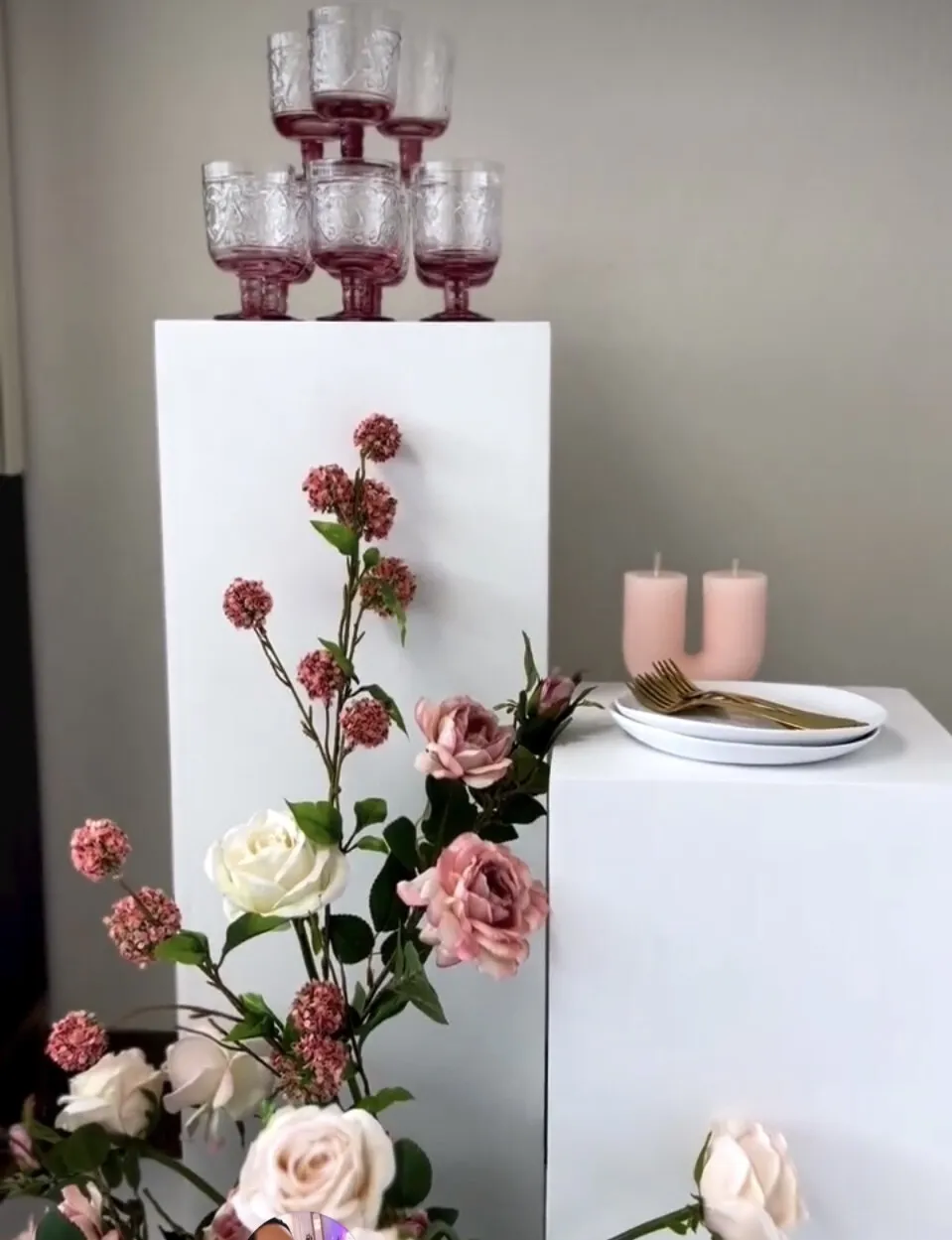 Wood Pedestal Stand Column