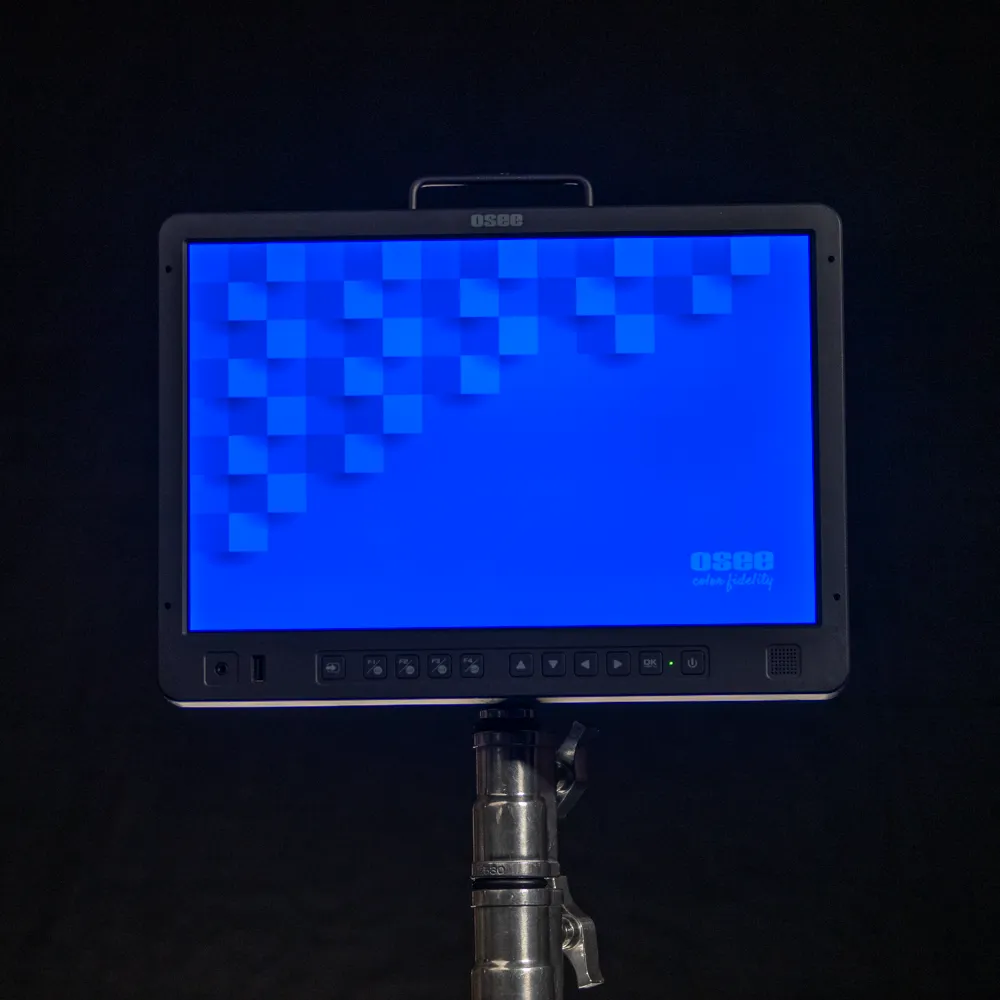 OSEE Megamon 15 HDR Production Monitor with V-Mount Kit