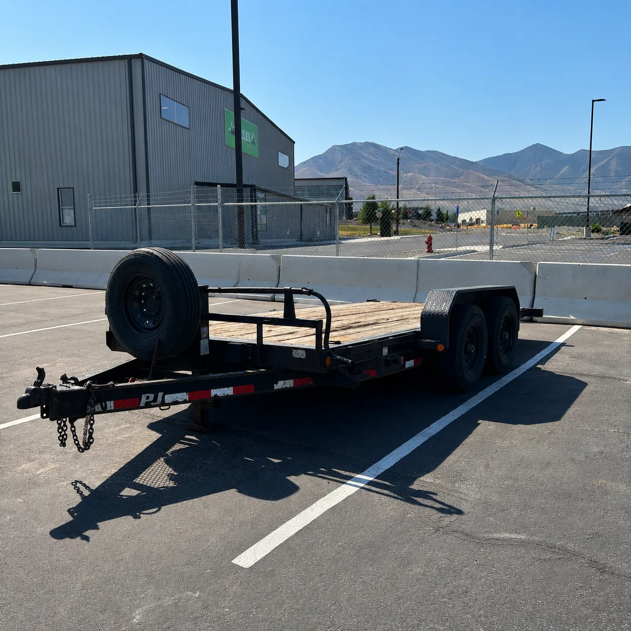 Tilt Deck 16' 2020