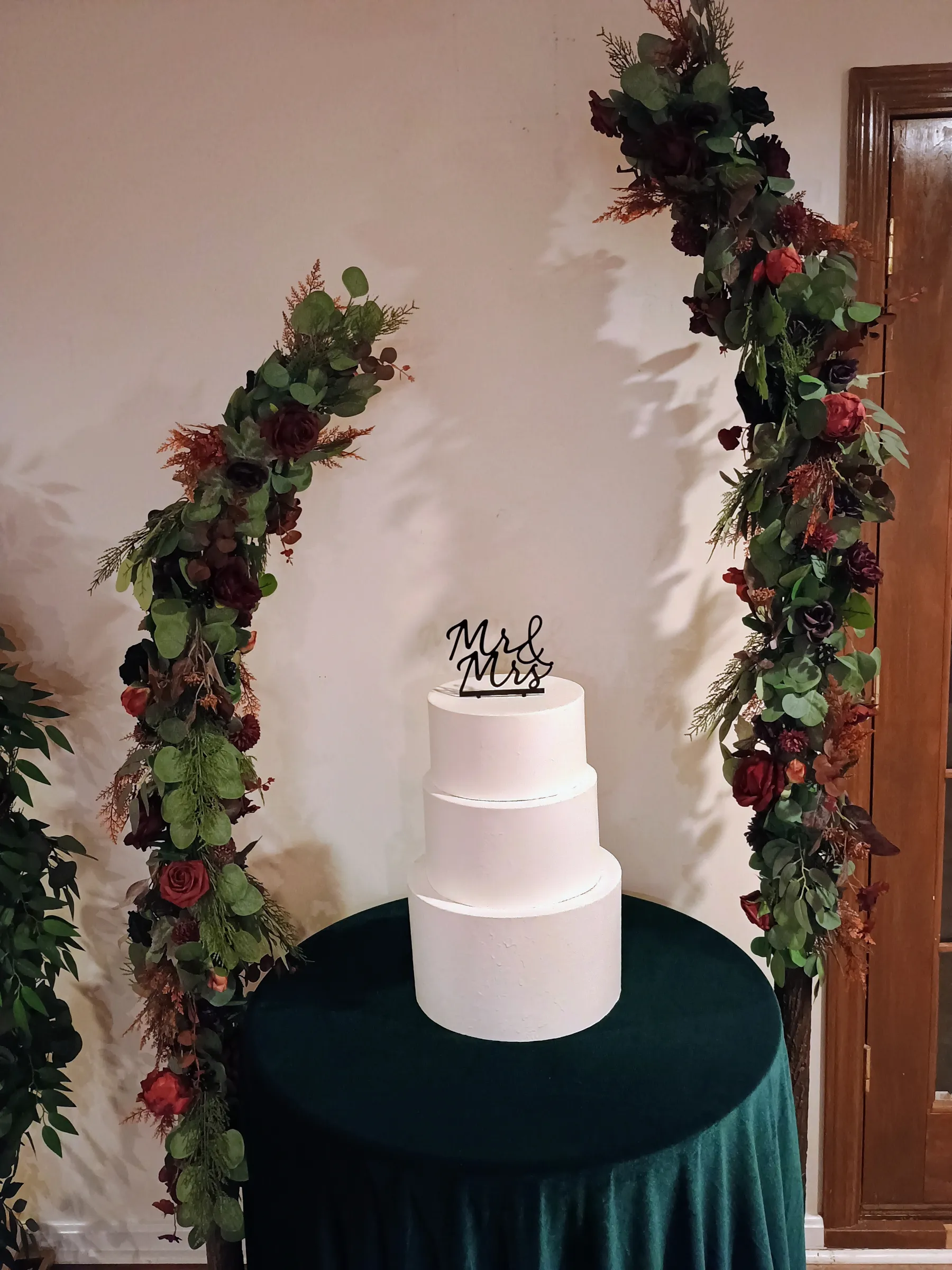 Red and Burgundy Broken Arch Set