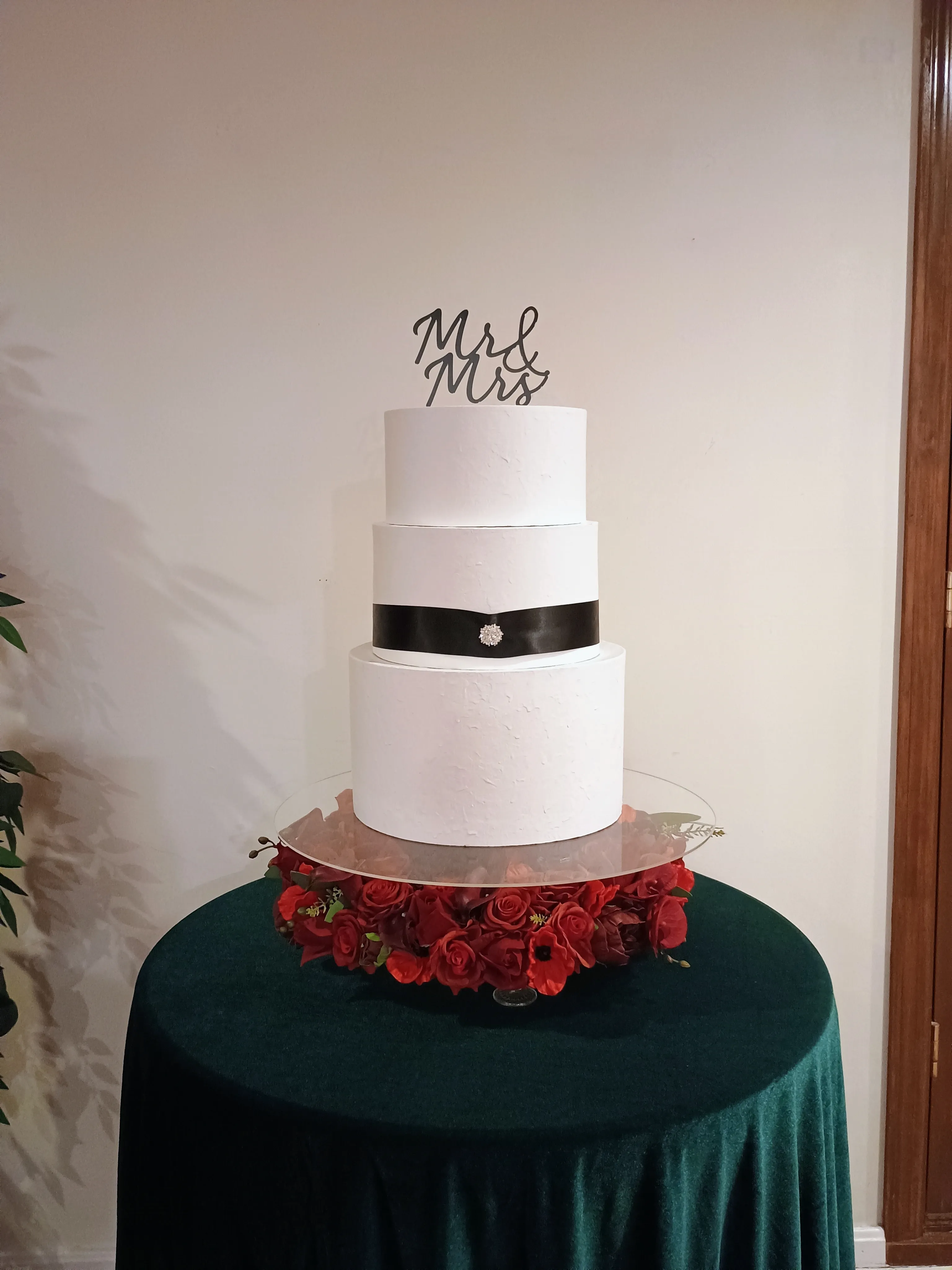 Red Flower Cake Stand