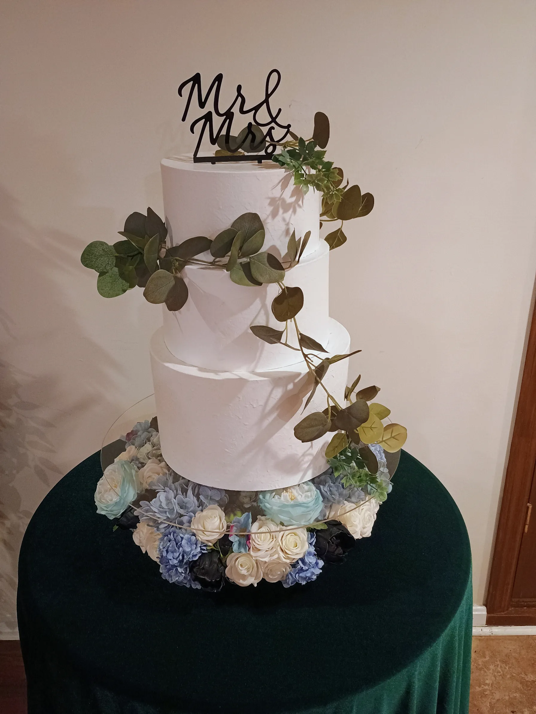Blue and White Flower Cake and Cupcake Stand