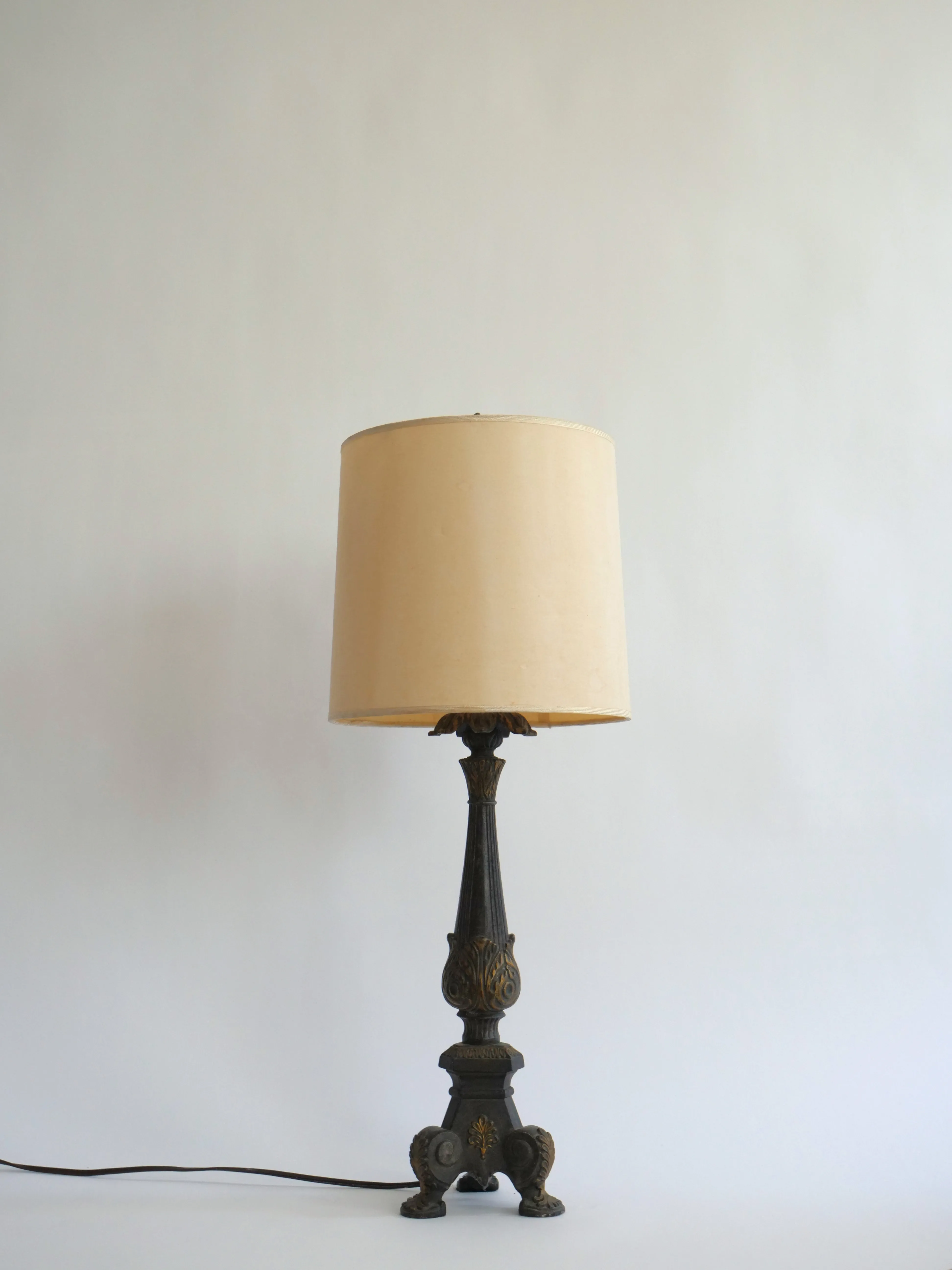 Grande lampe en bronze Baroque "à 3 pattes"