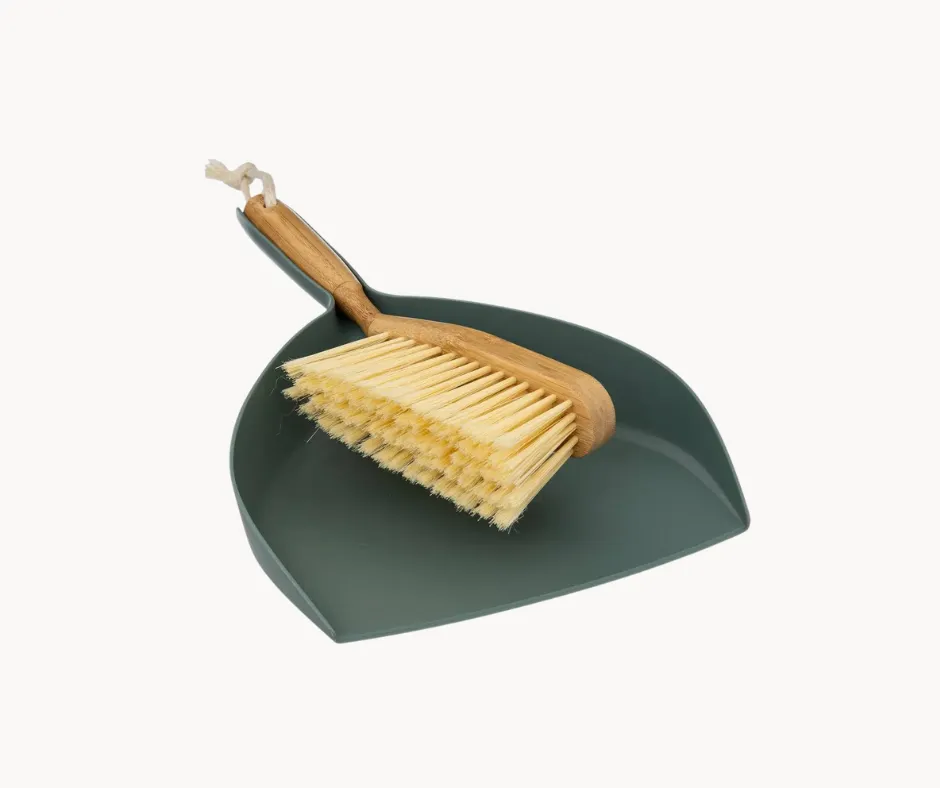 Cudillero Shovel and brush