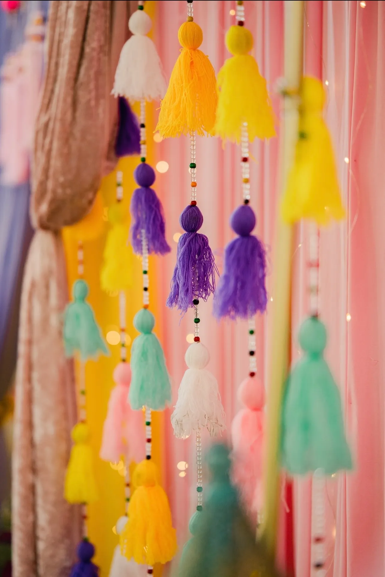 PASTEL GARLANDS 