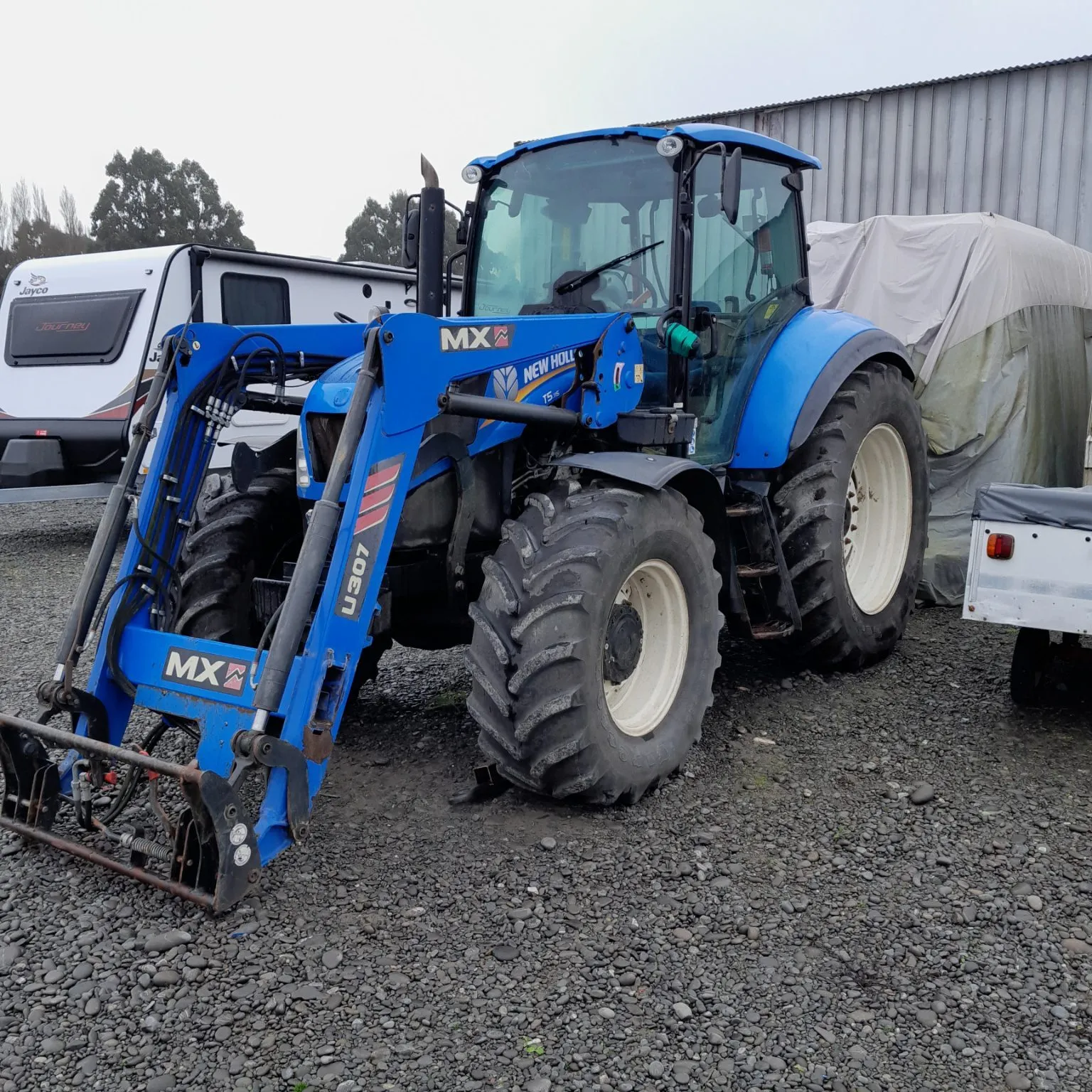 Tractor 115hp with loader Wet hire wih operator