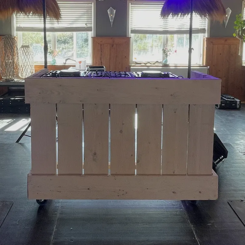 DJ Booth - Steigerhout