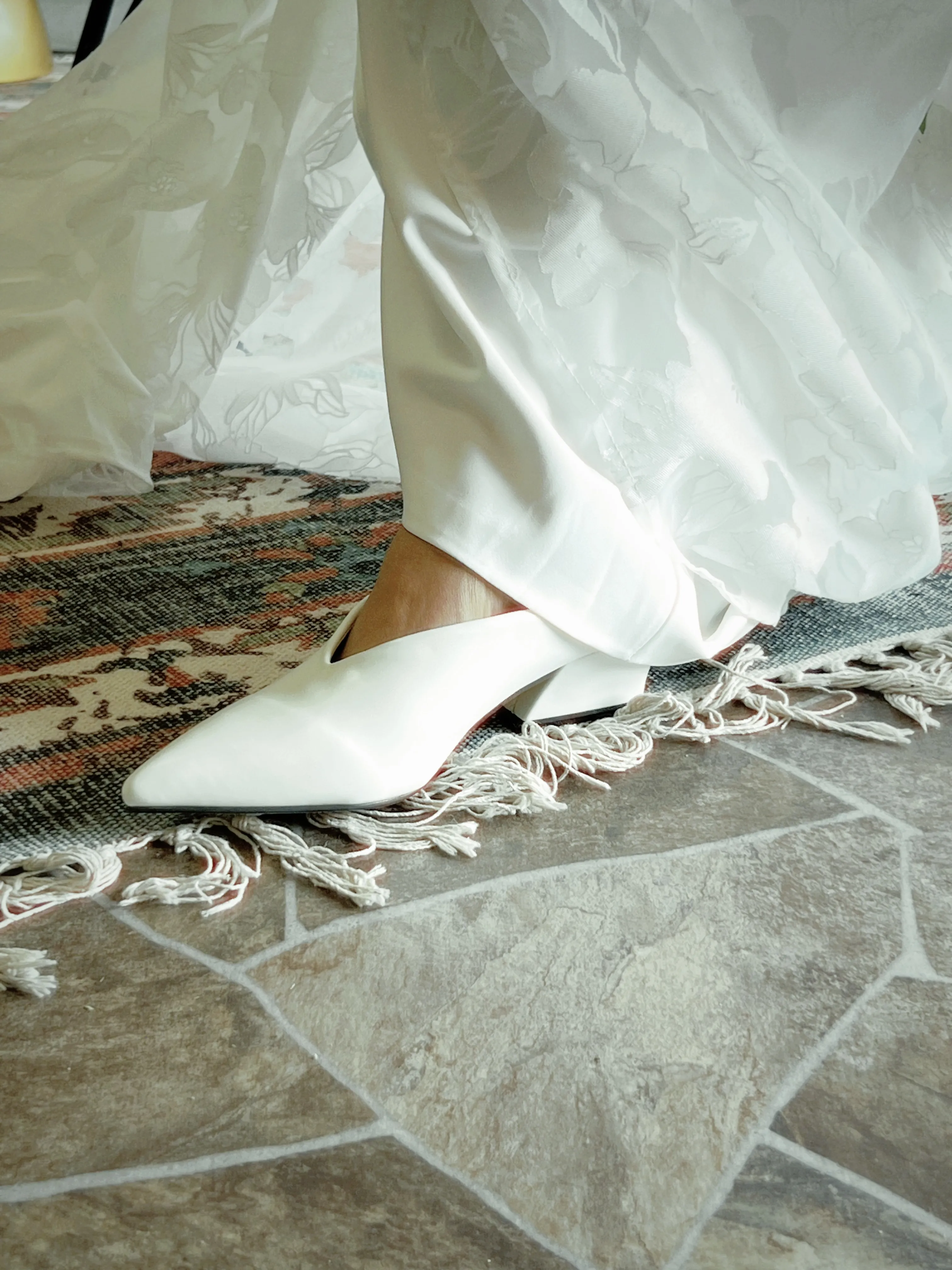 Pointed toe mule heel