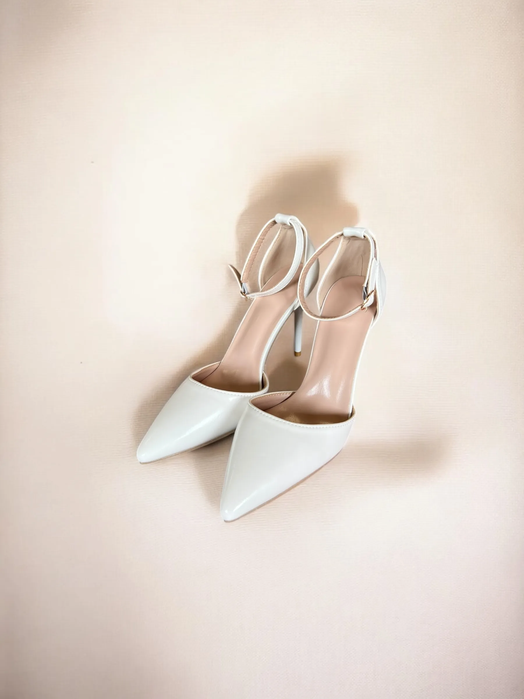 Ankle strap pointed toe heel