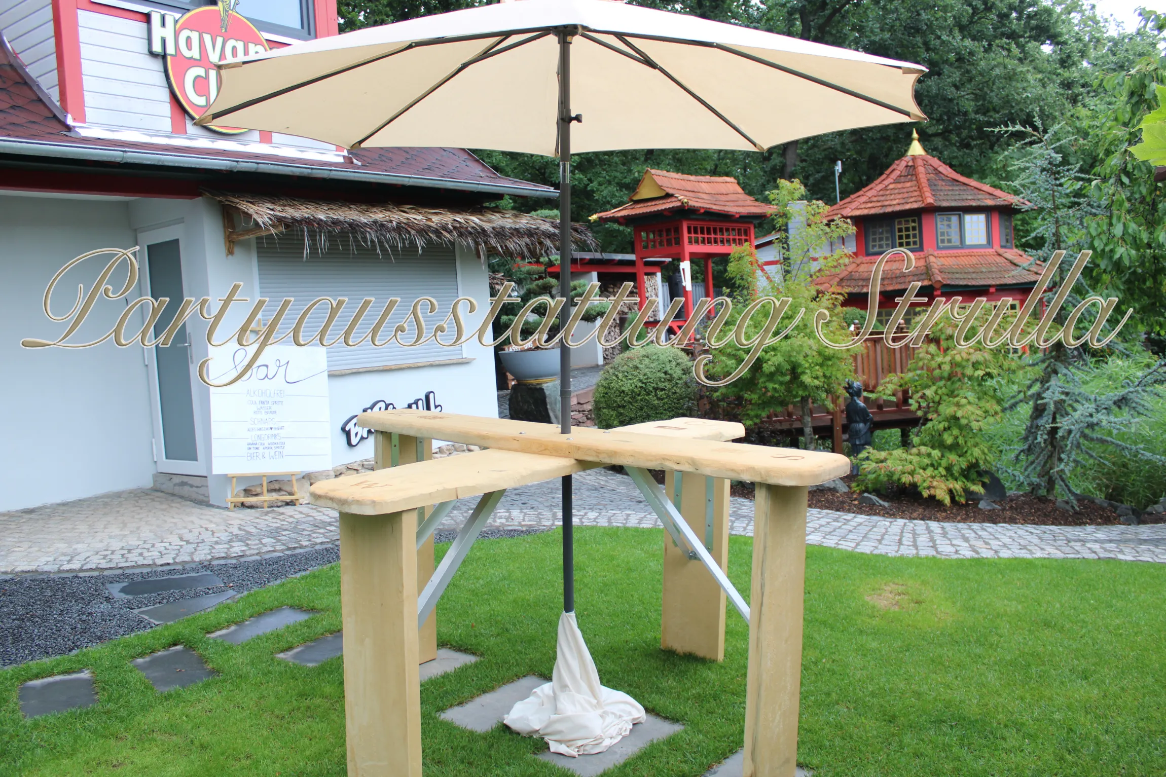 Rustikaler Stehtisch Kreuzform