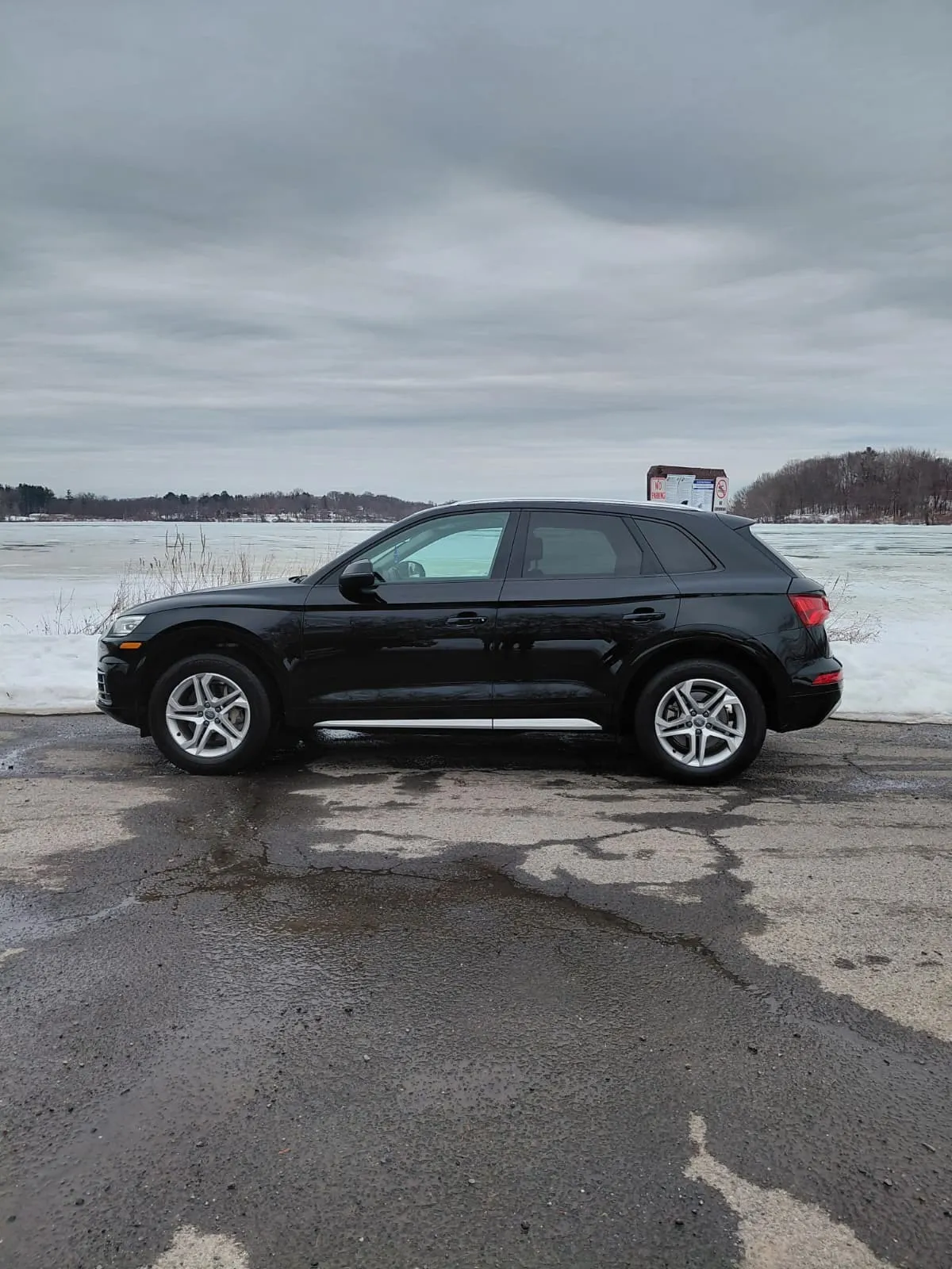 Audi Q5 (Black)
