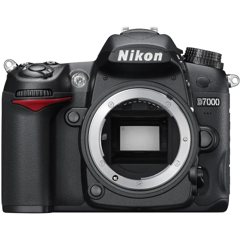 NIKON D7000 (APS-C)