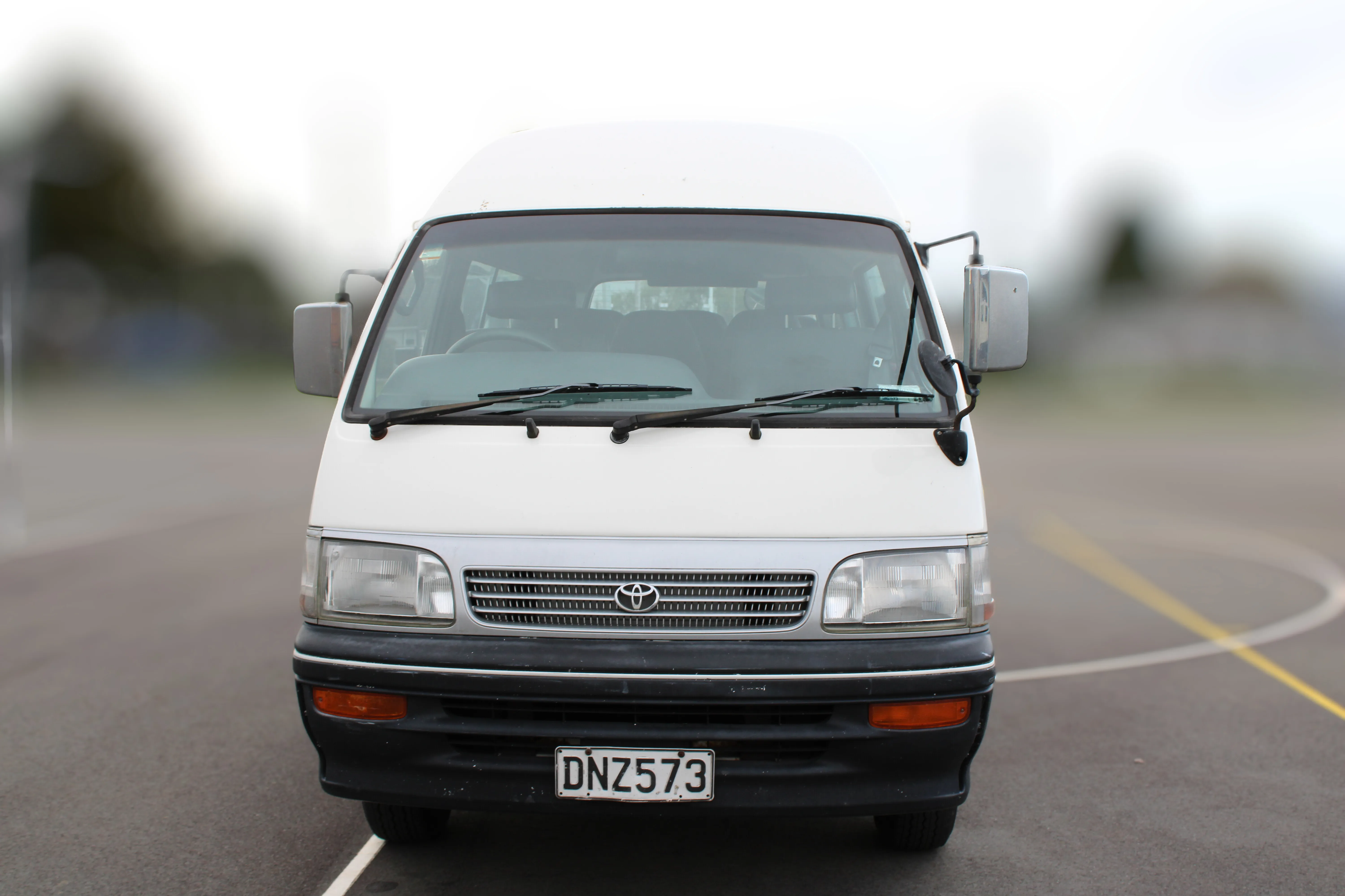 Hiace DNZ573 12 Seater