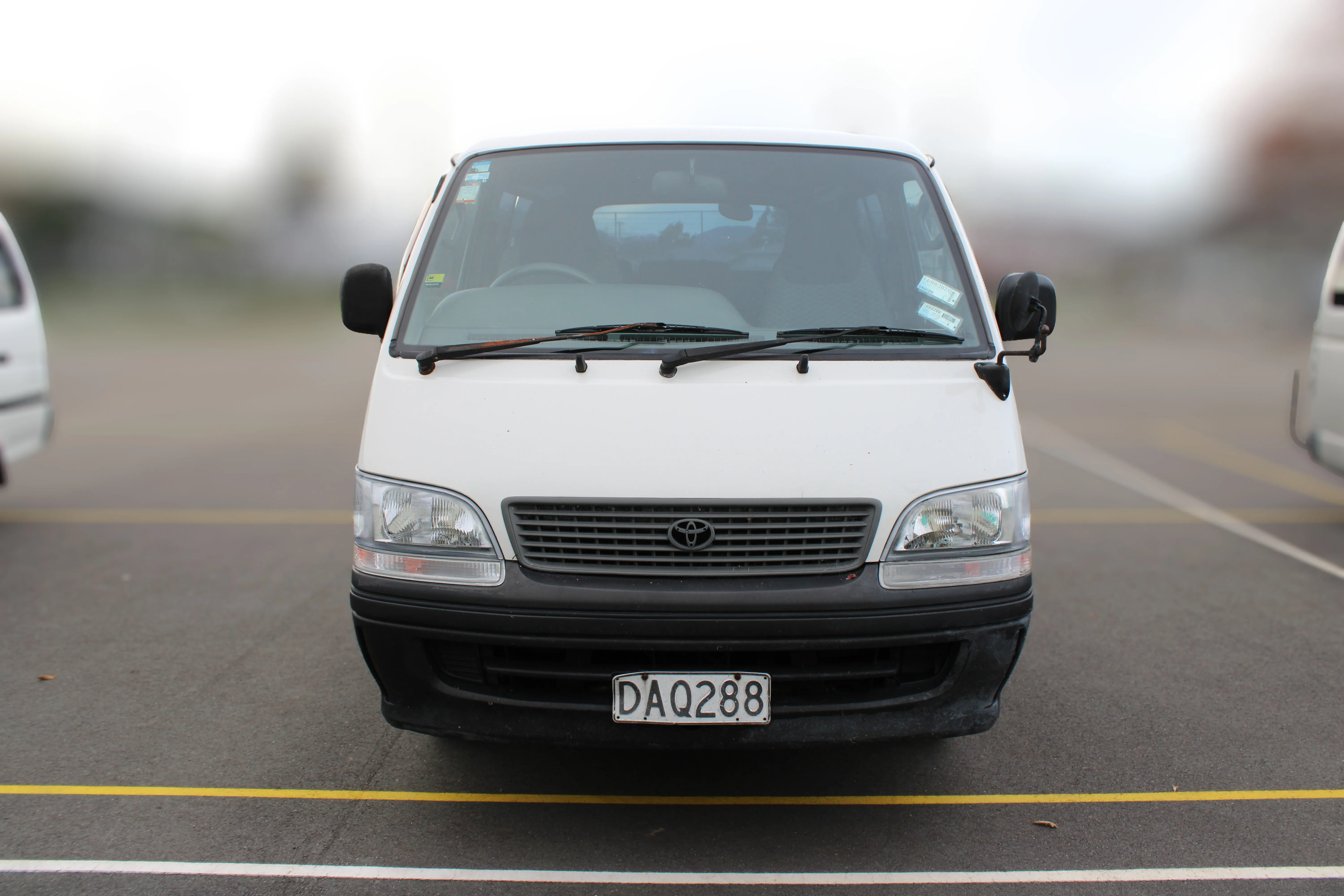 Hiace DAQ288 (10 Seats)