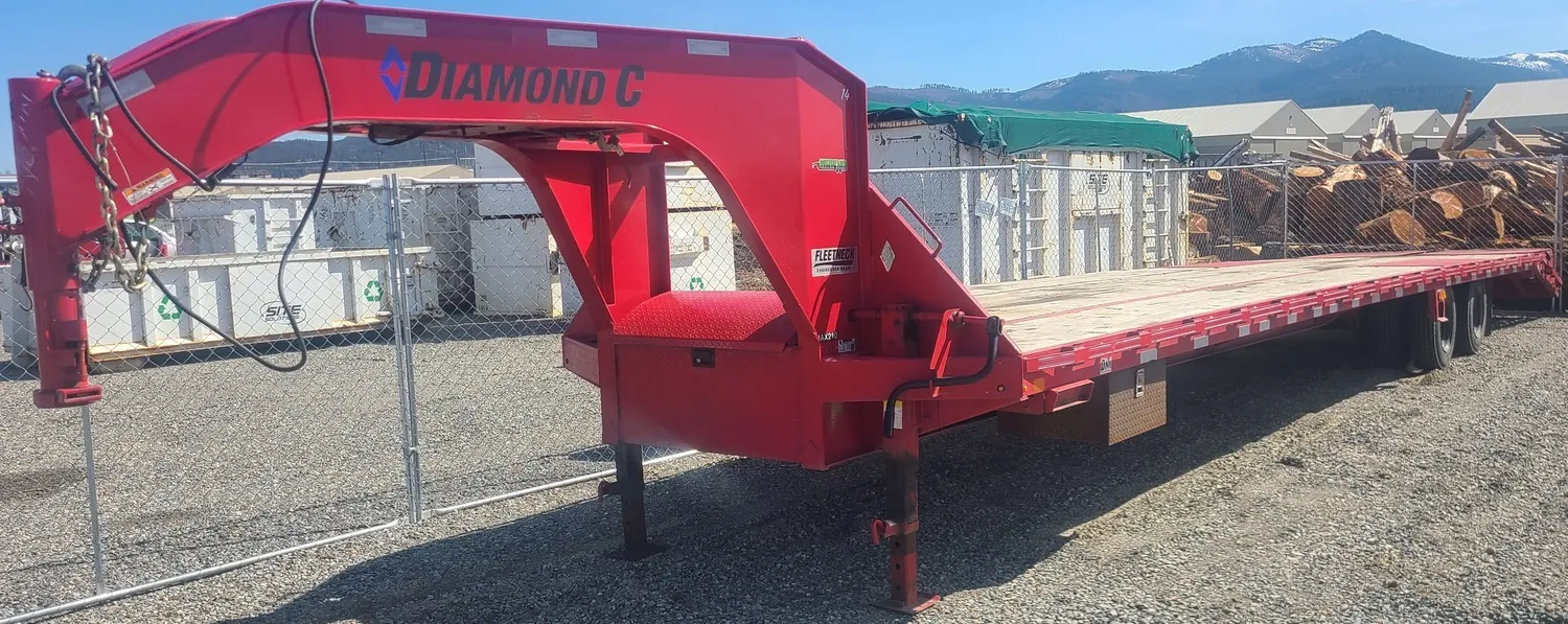 40' Diamond C Gooseneck