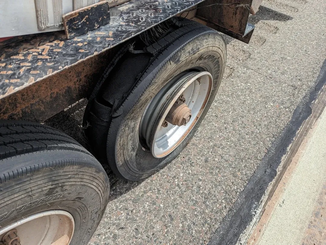 TIRE/Road side protection