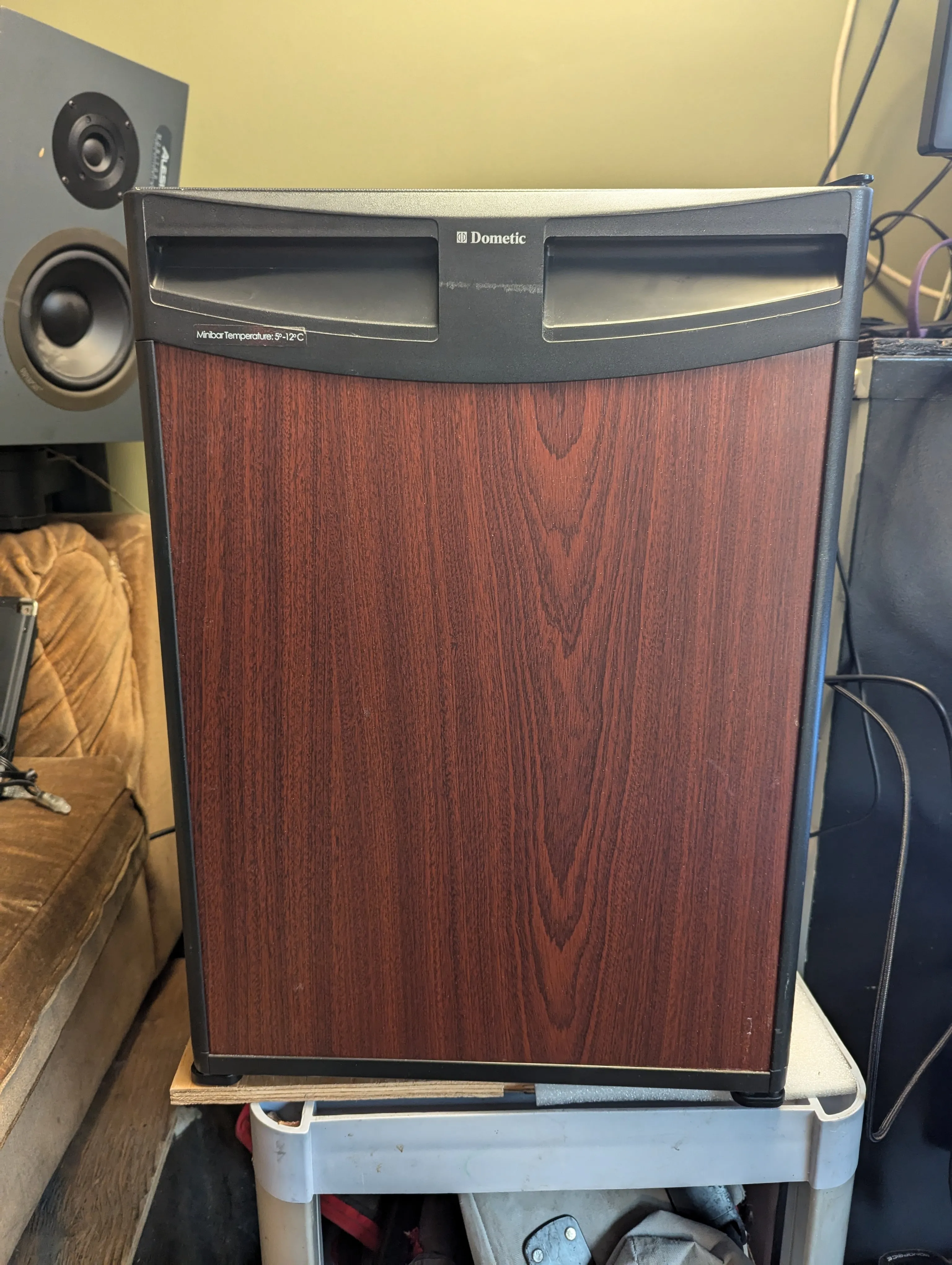 Mini Fridge / Bar Fridge