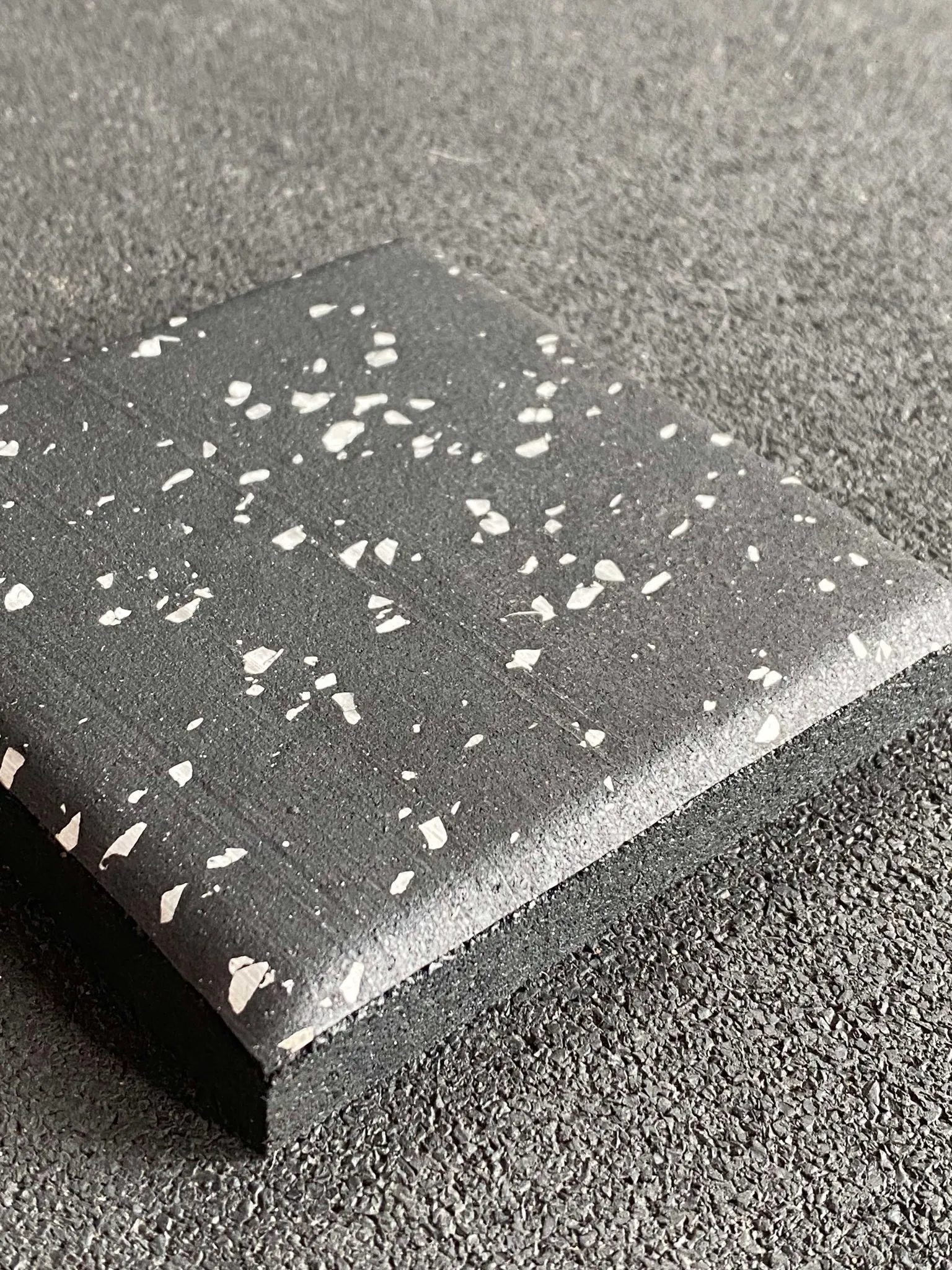 EPDM 2mm Wear layer Rubber Gym Mats