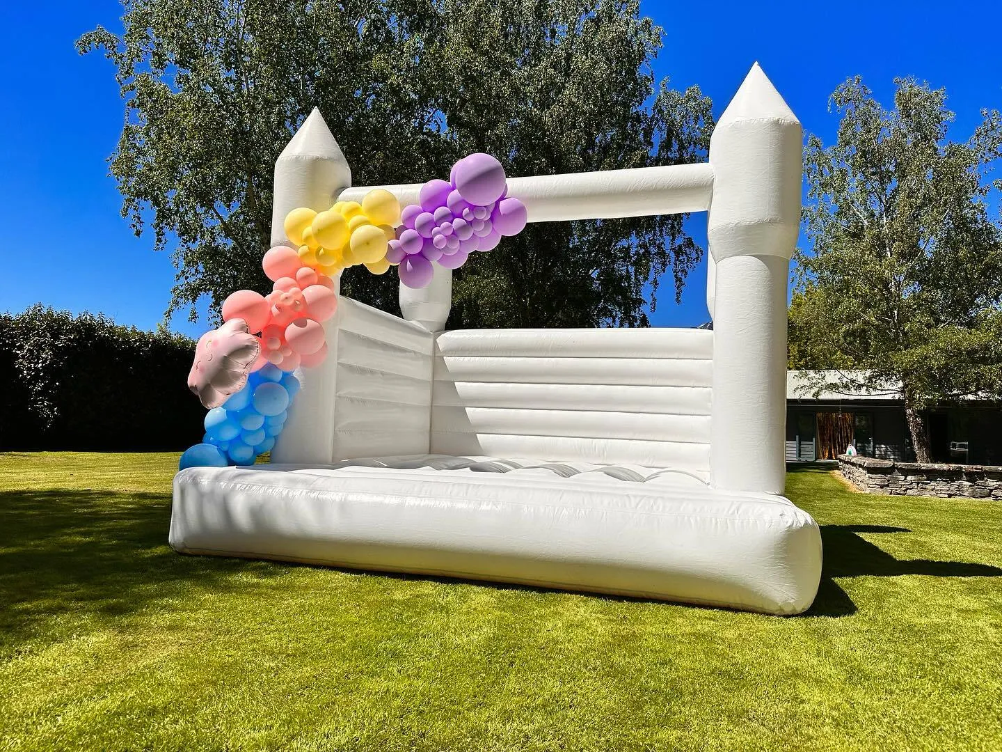White Bounce House 3.6 x 4.3m