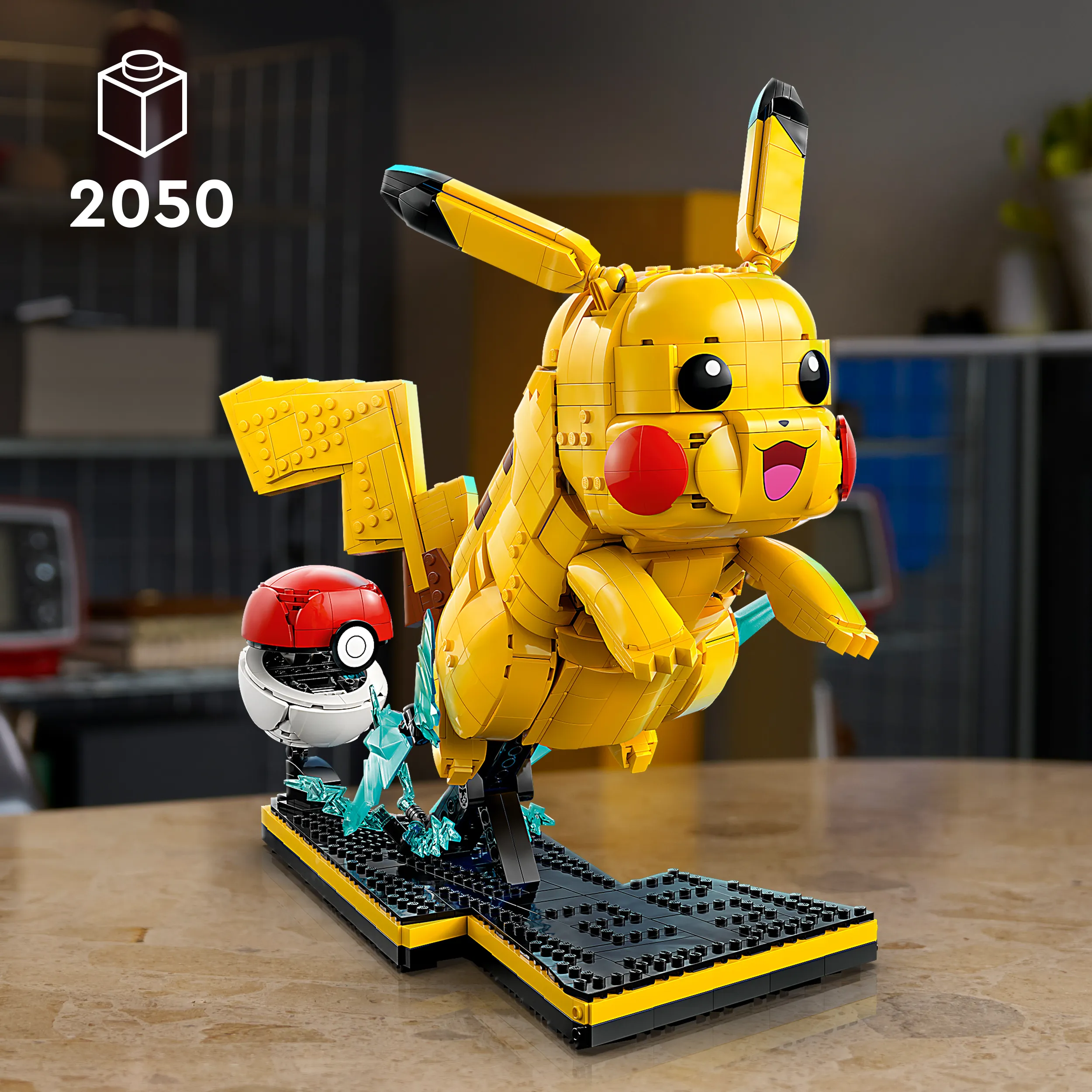 72152 - POKEMON - Pikachu and Poké ball