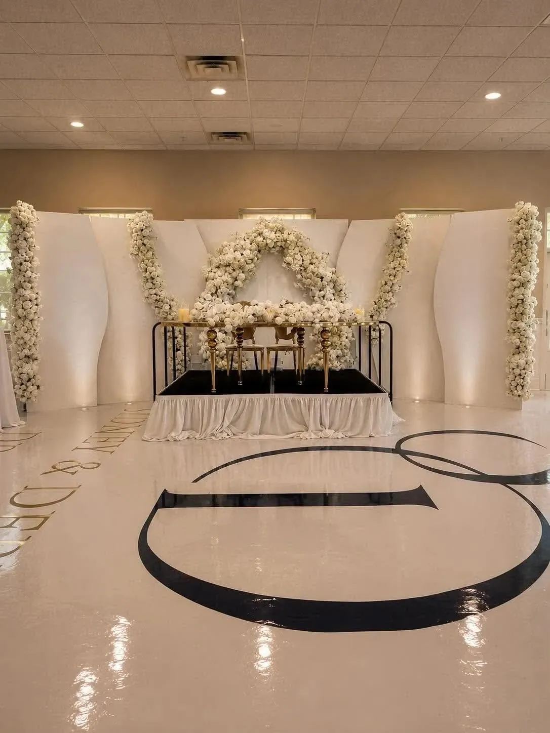 Wavy Wall Arch