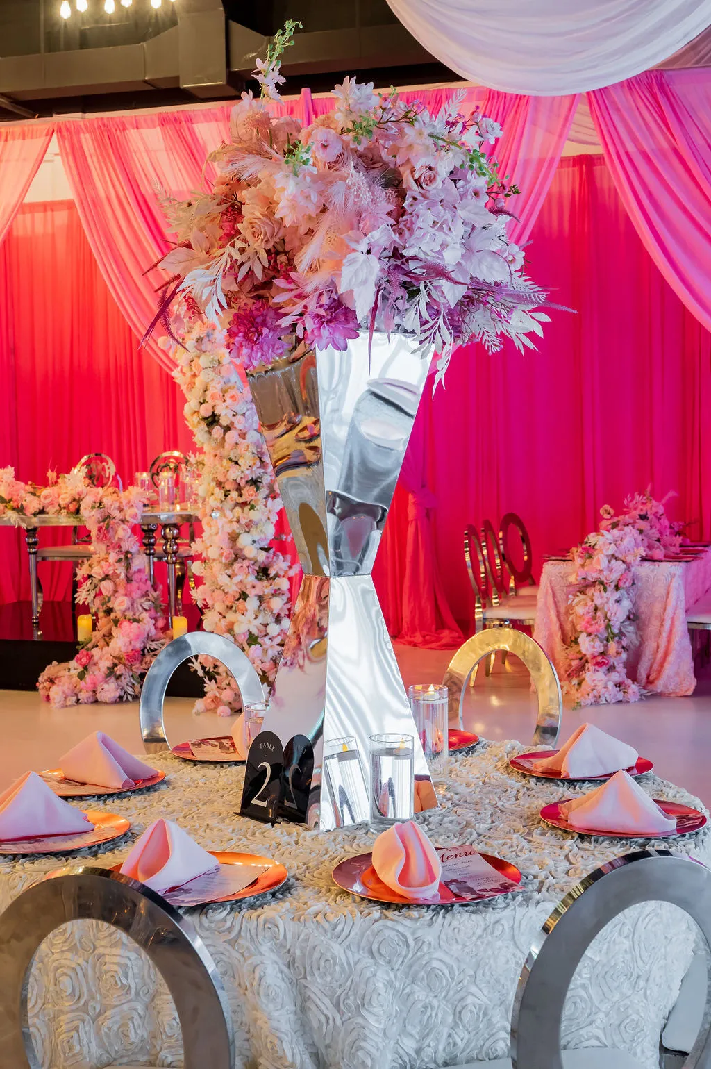 silver mirror triangle vase (R)