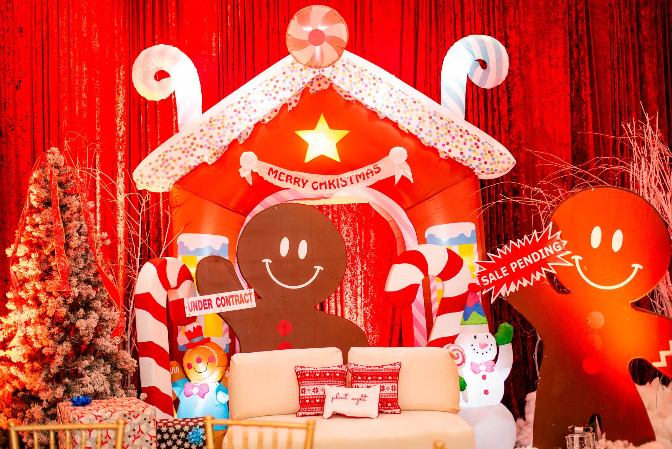 Gingerbread House prop  (SH) (CHRISTMAS)