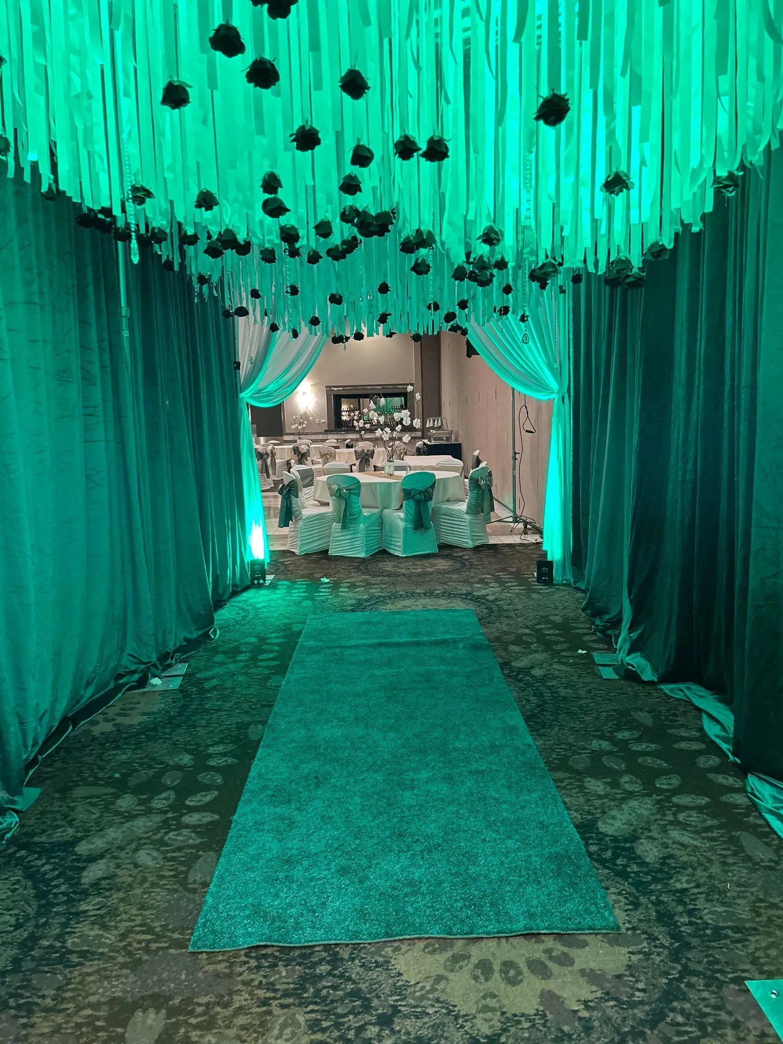10x10 White and Black dangle ceiling (R)