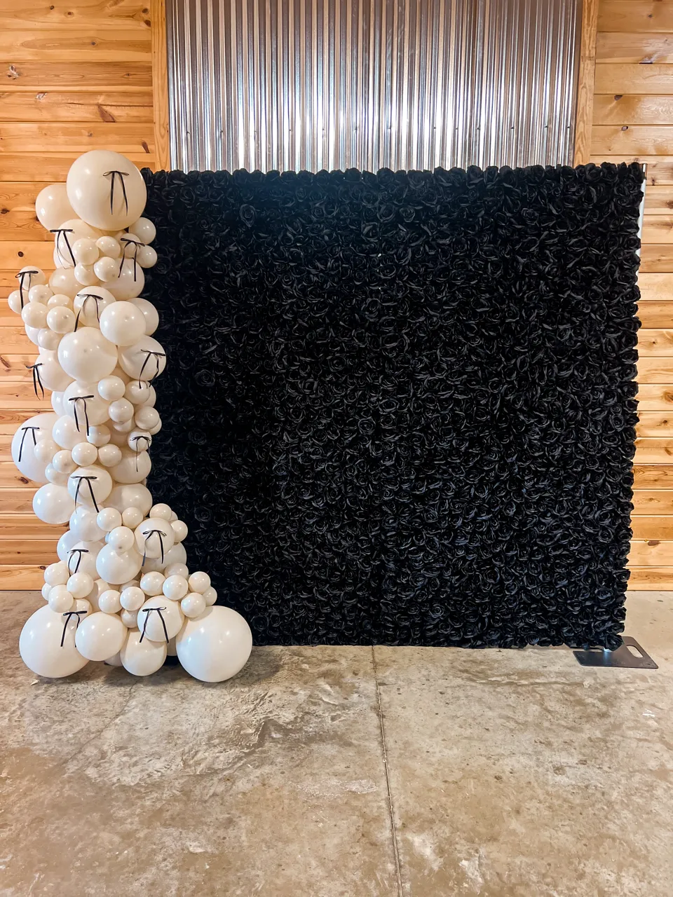 Black Flowerwall