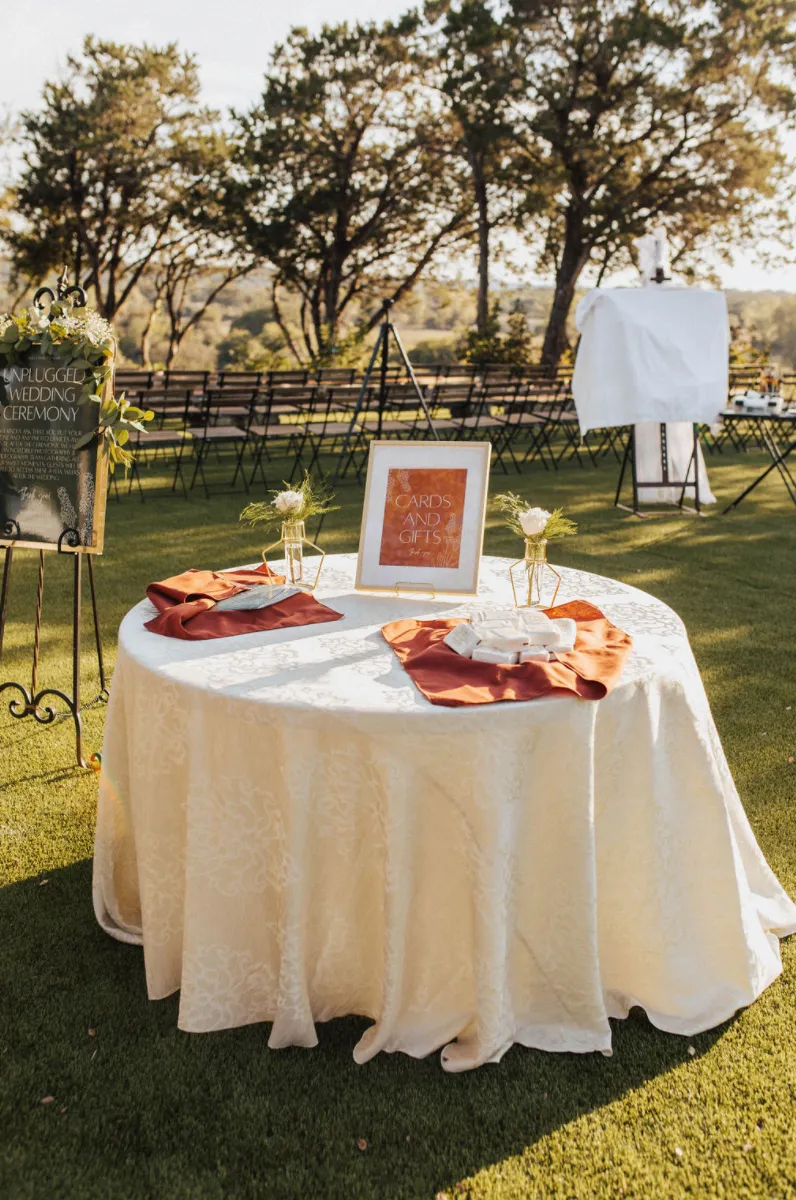Tables, 48" Round