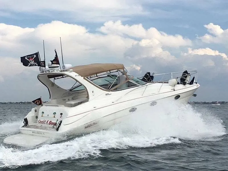 Essential Charter - 33' Yatch