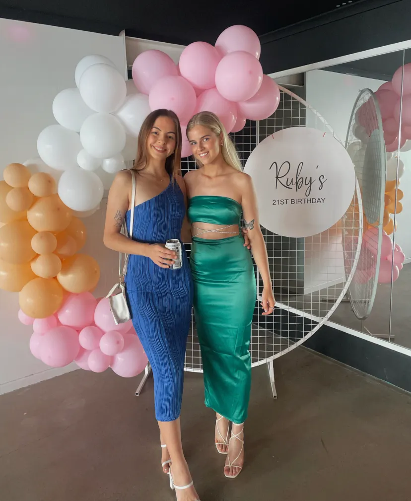 Circular Mesh Backdrop