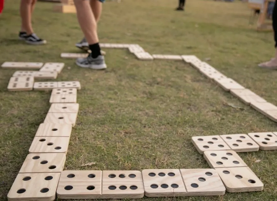 Giant Dominos