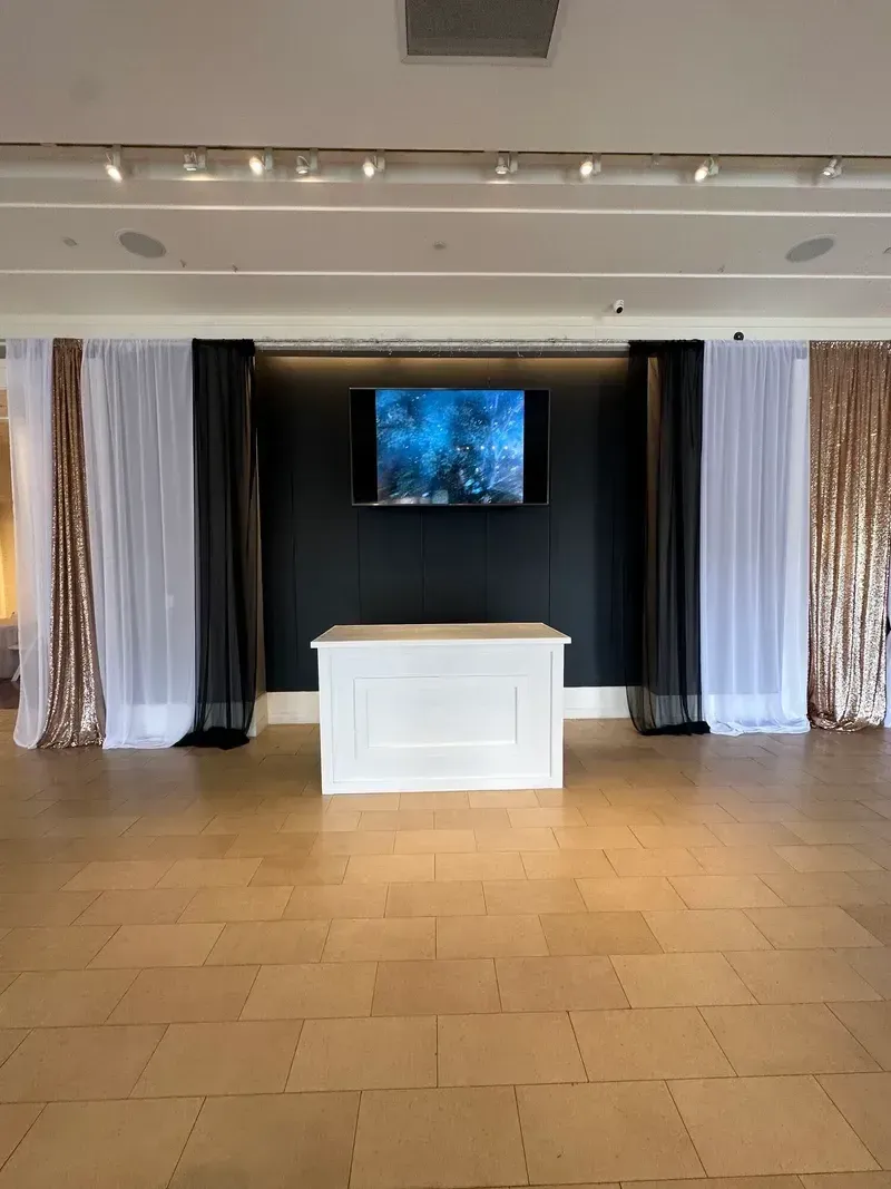 White Bar