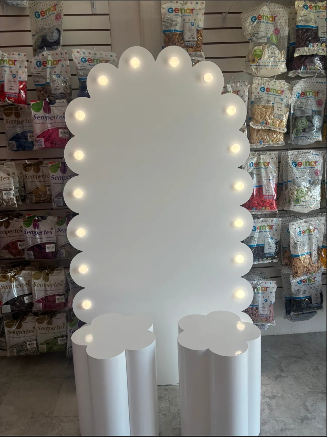 Flower set (Pared y dos mesas)