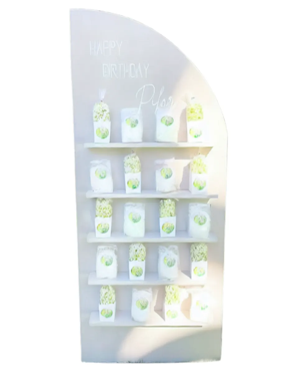 Medialuna Treat Wall