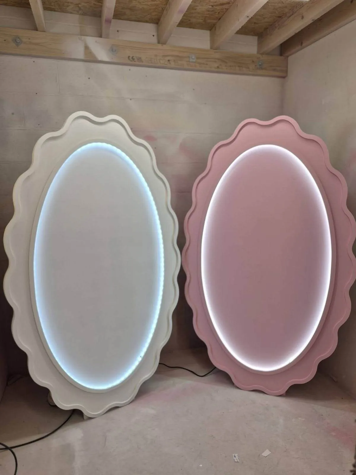 Mirror Mirror Wall / Pared 
