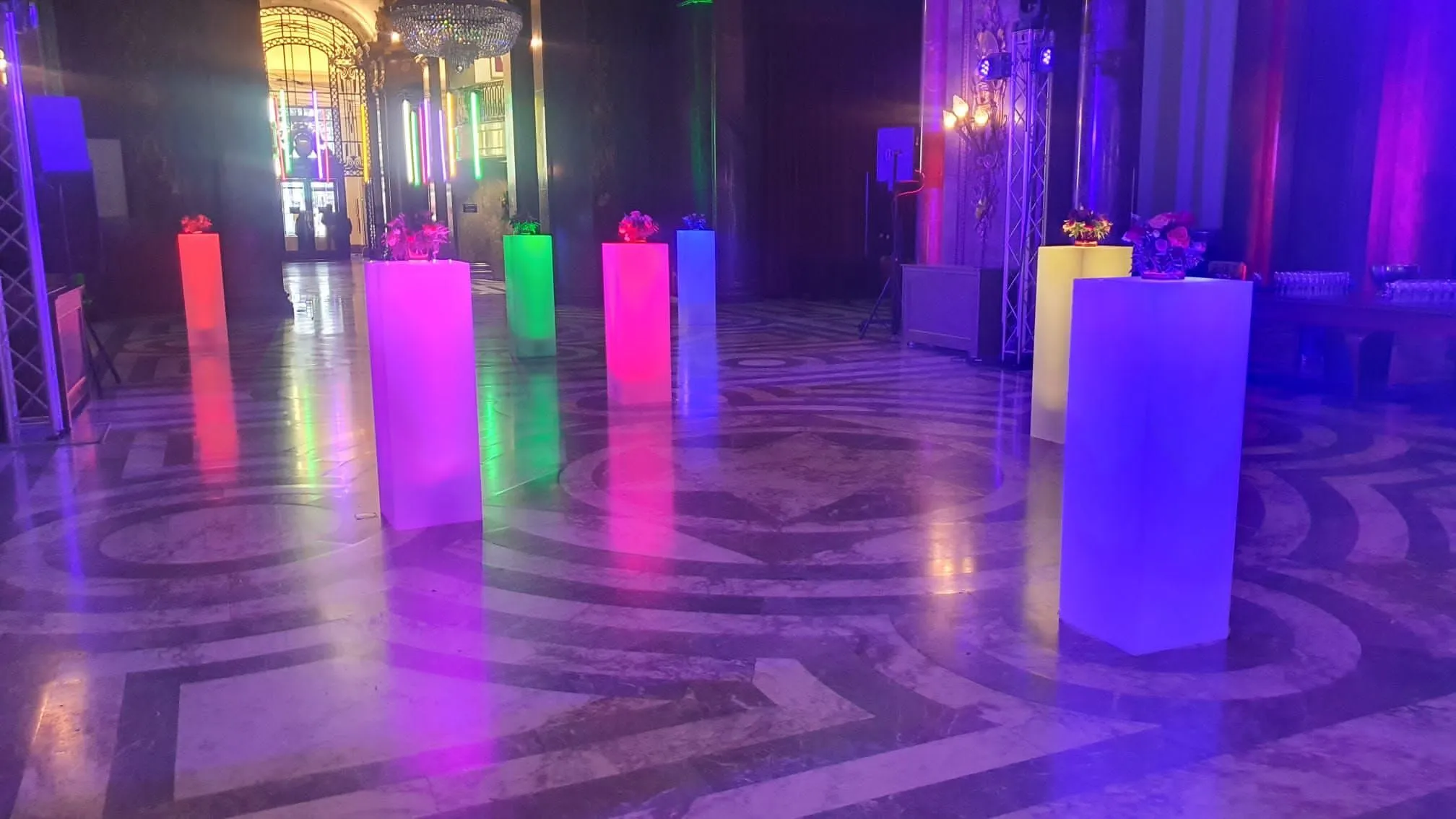 1.2m Tall acrylic plinth 