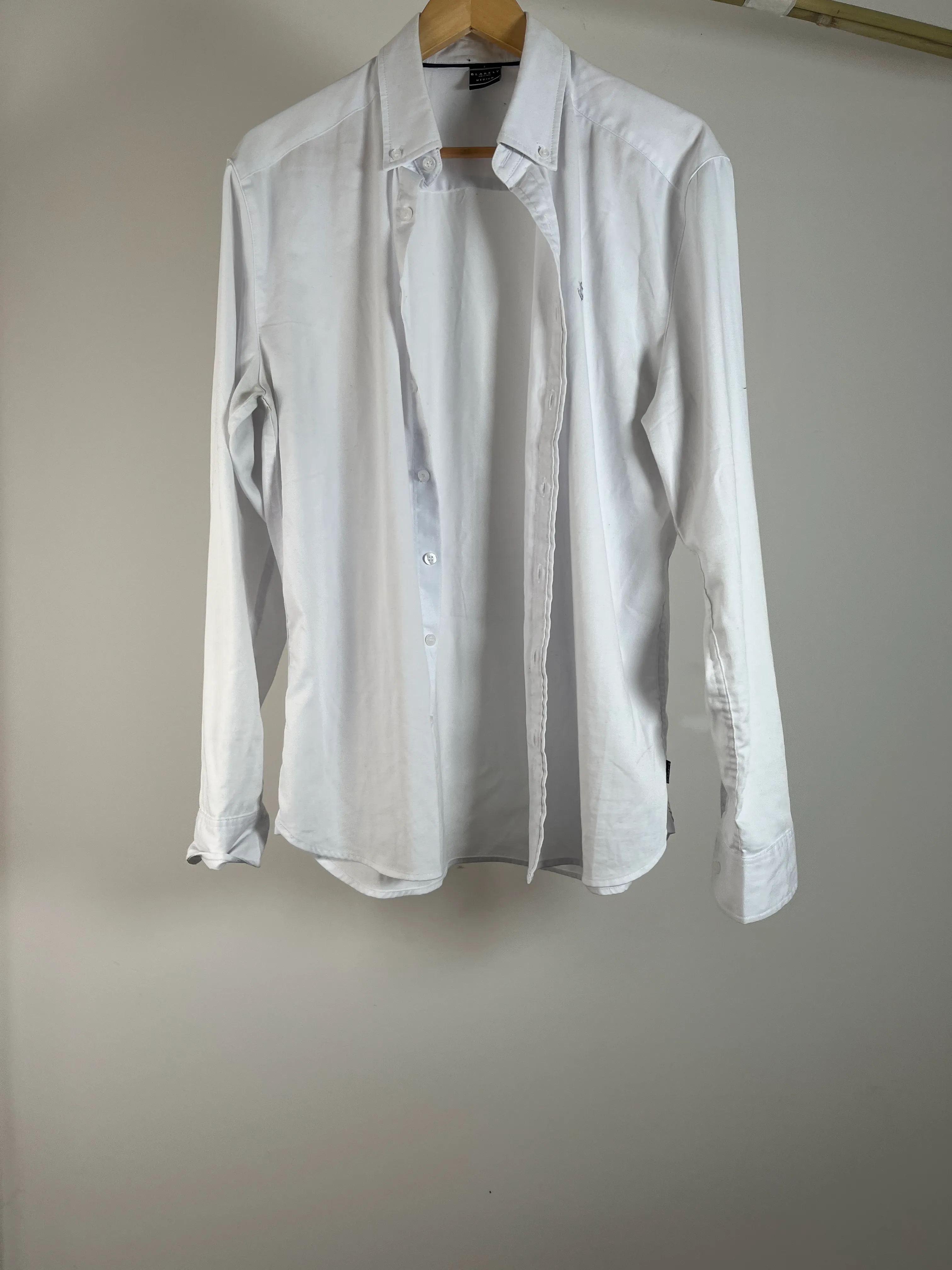 Mens Simple White Long Sleeve Button Down Shirt - M
