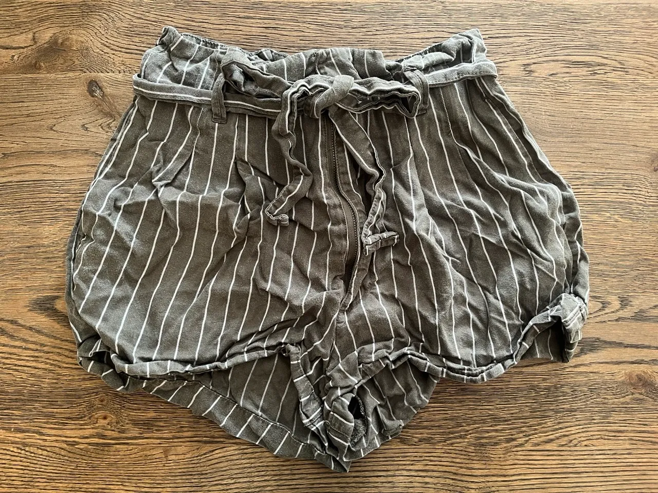  Womens Olive and White Striped Shorts - M