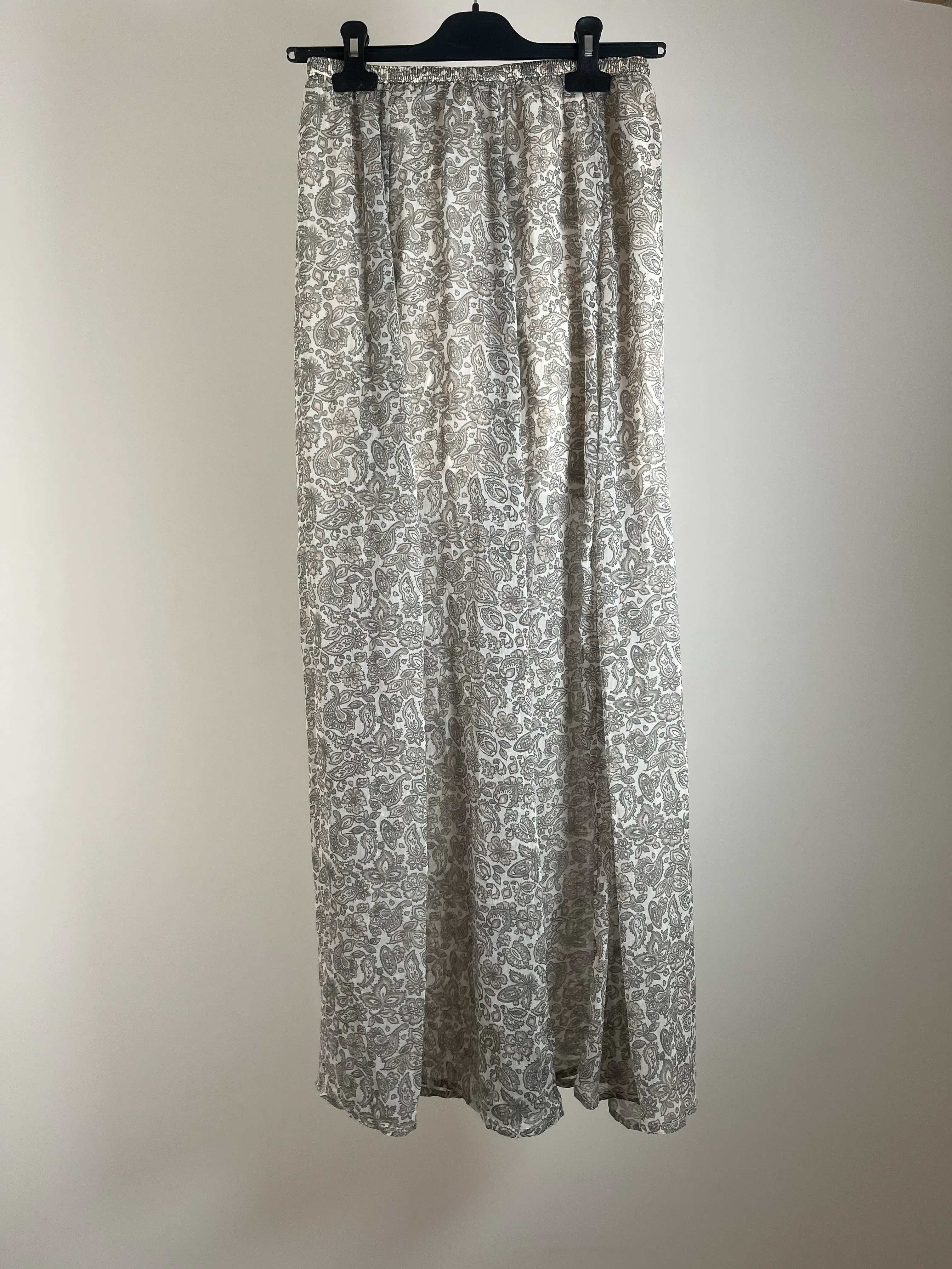 Cream Floral Pattern Elastic Skirt - M