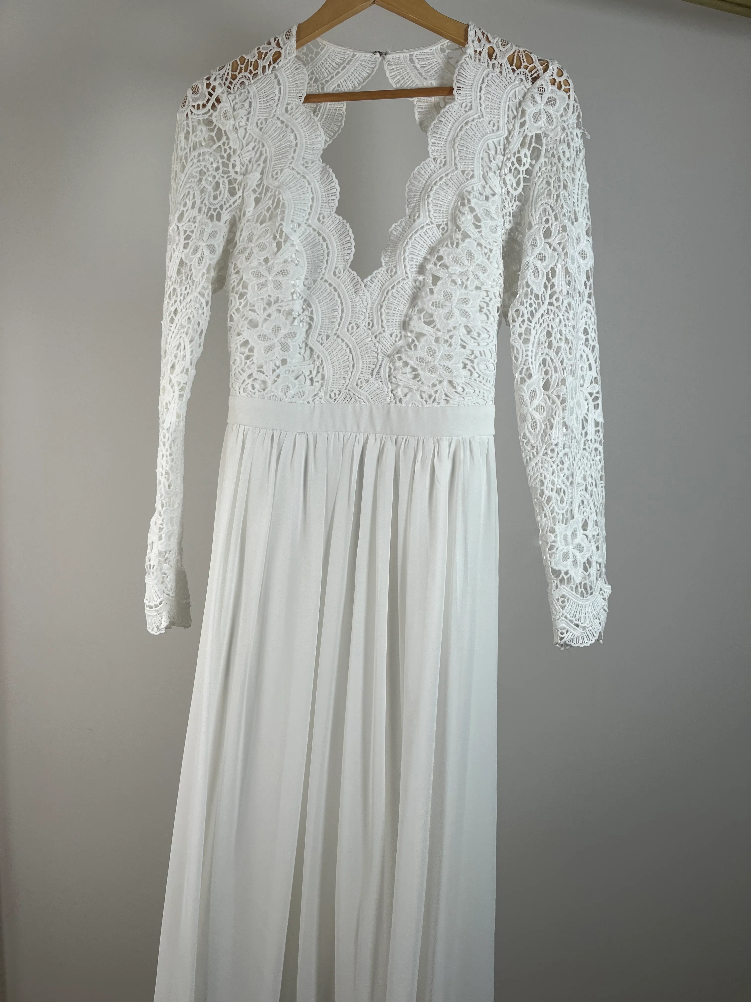 Womens Long White Dress with Lace Detail. - M
