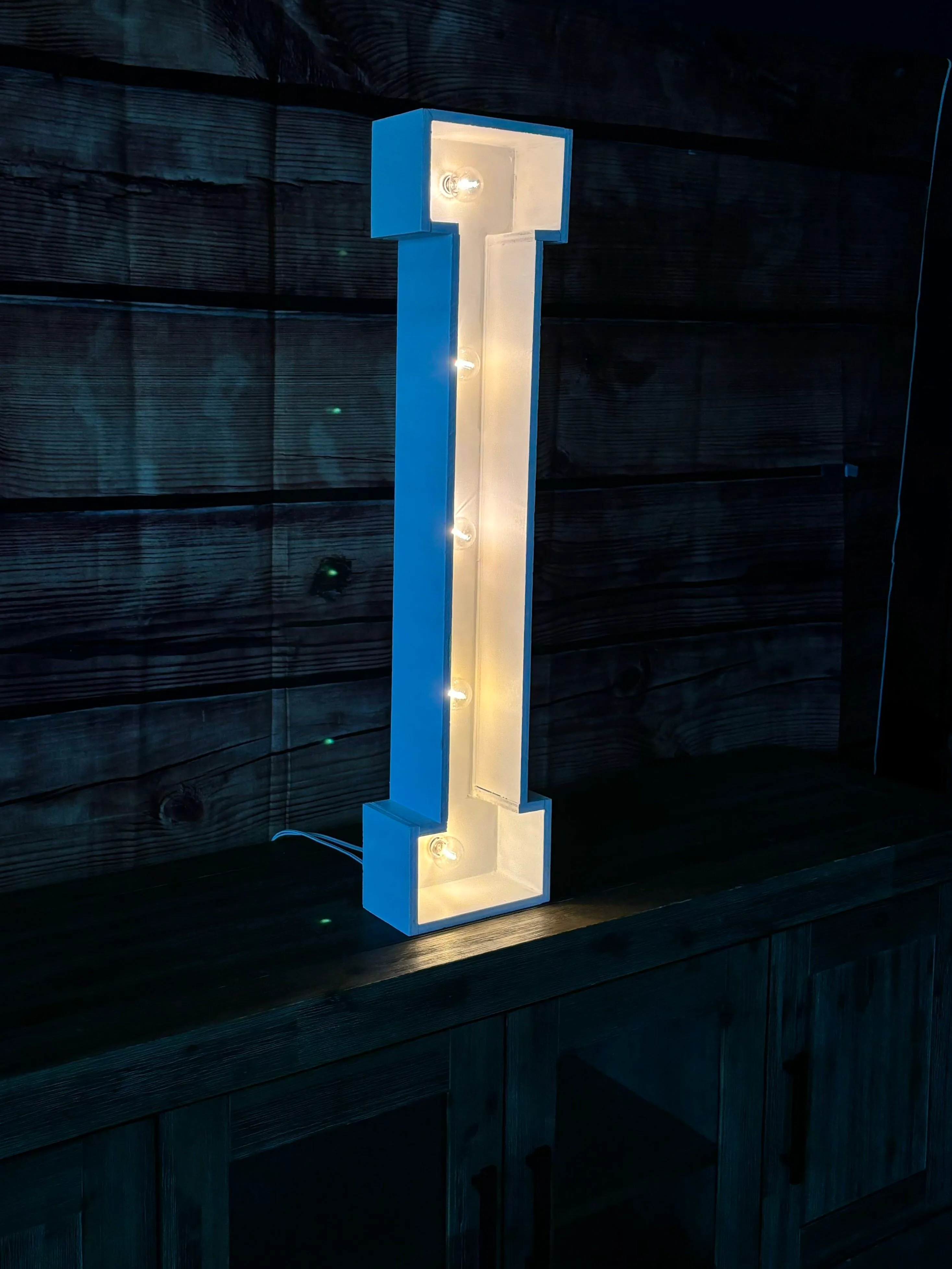 36in Marquee Lighted Letter I