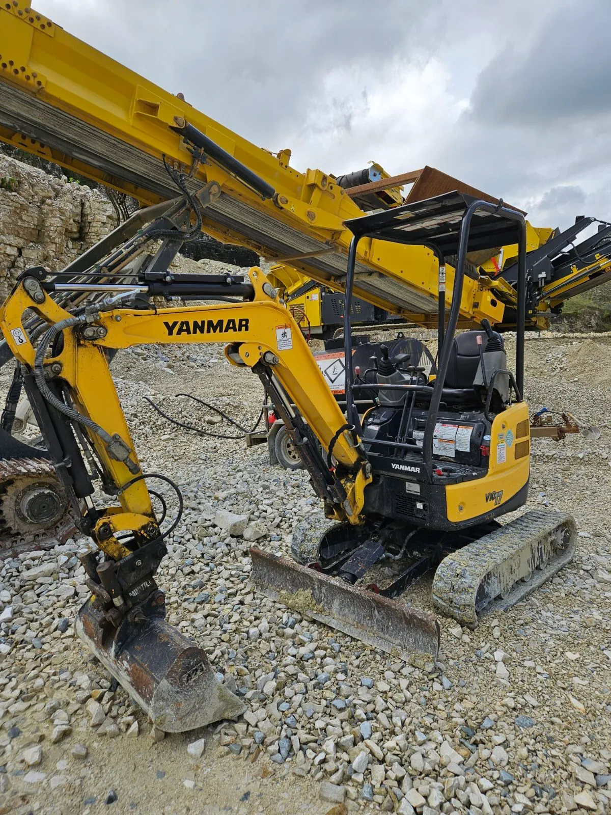 Yanmar Vio17
