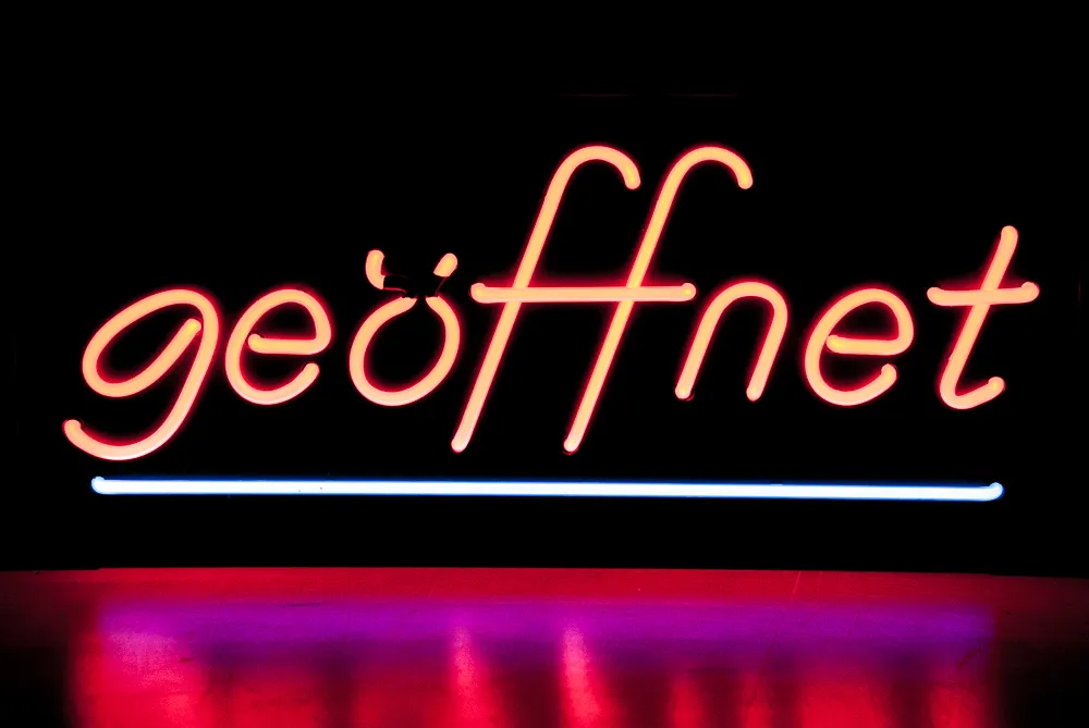 Neonleuchte "geöffnet"