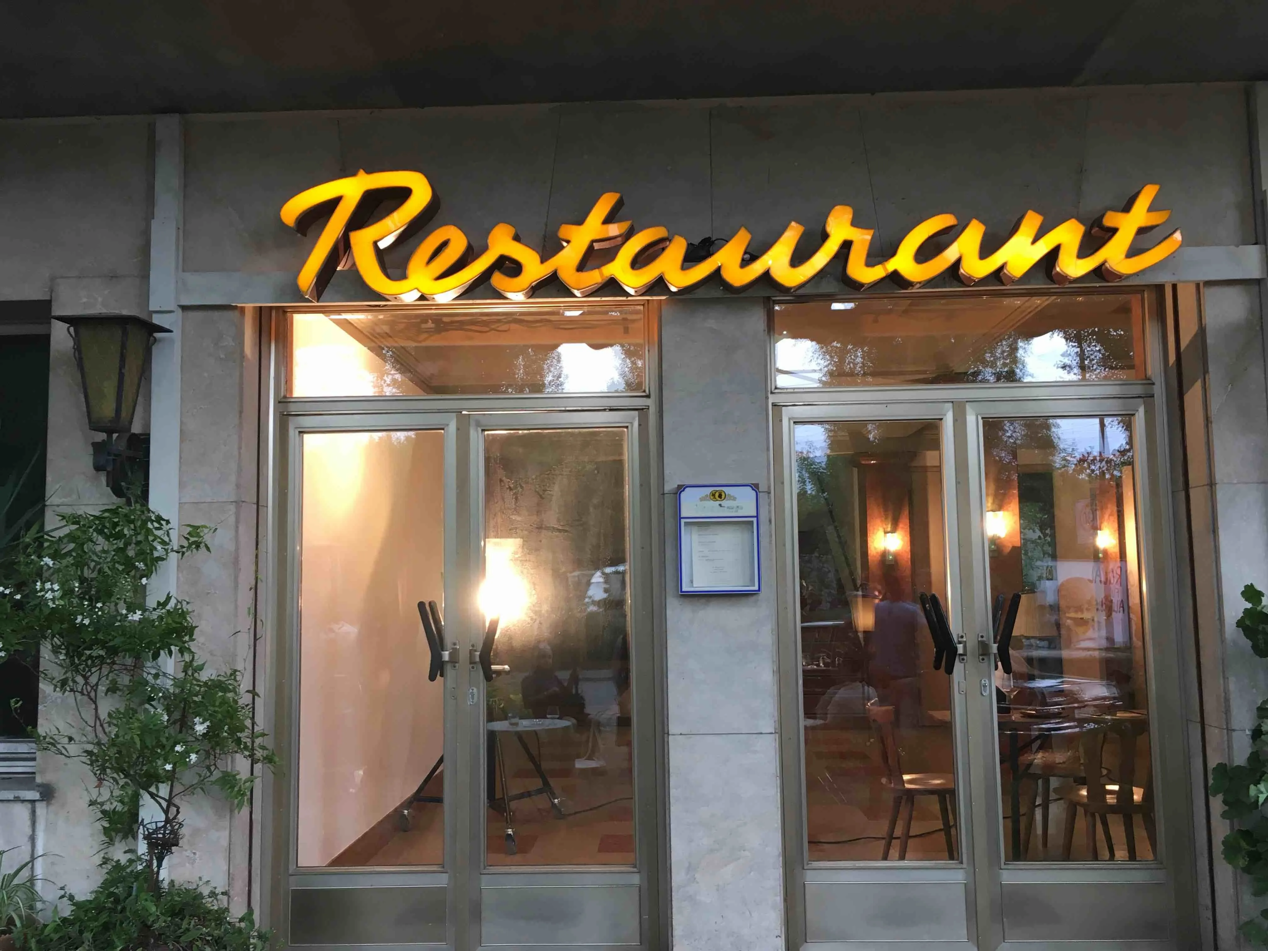 Leuchtschild Restaurant 