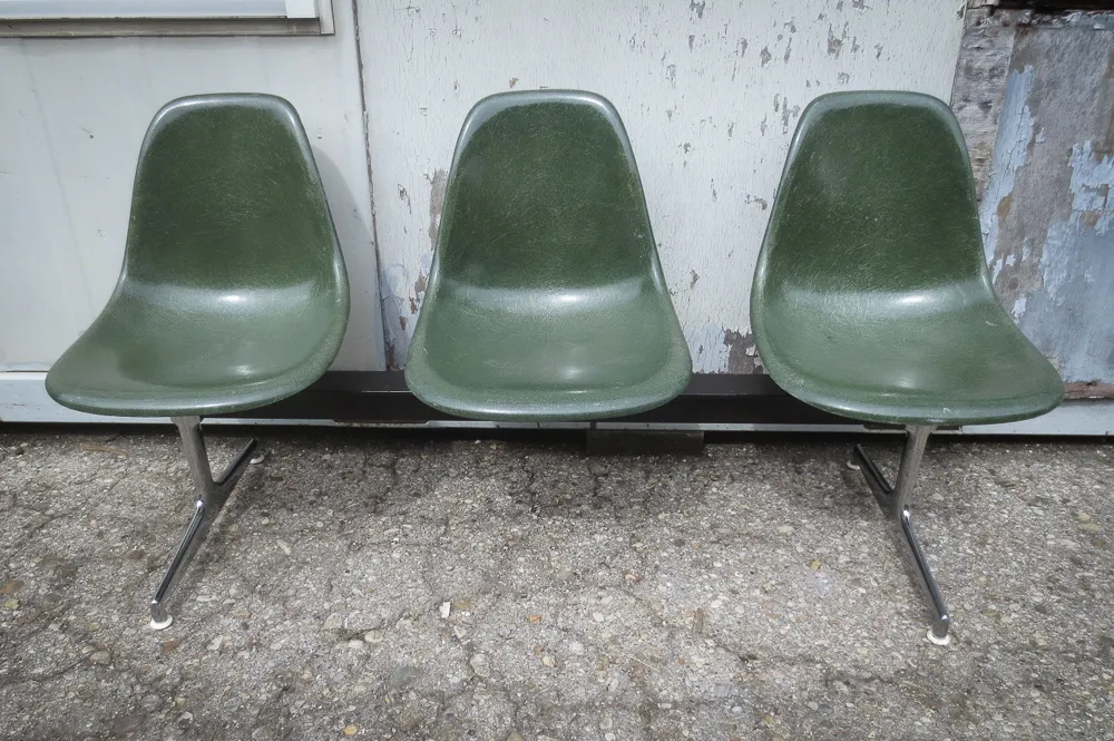 Sitzschalenreihe Eames 3er Reihe