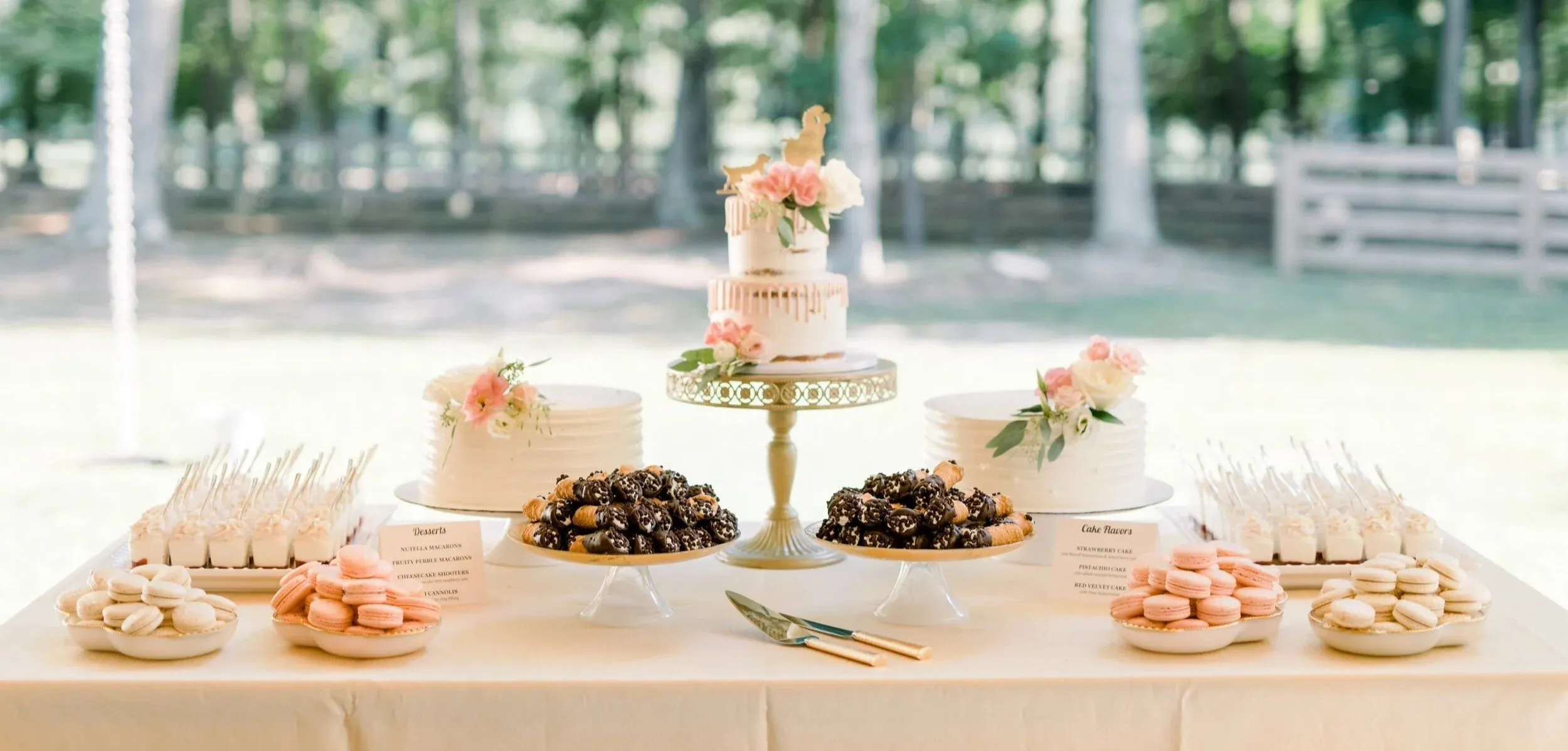 CAKE & DESSERT TABLE DECOR
