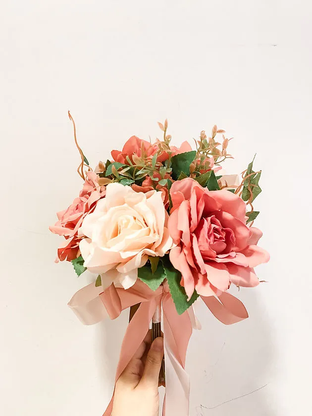 玫紅白玫瑰椅花 (18)