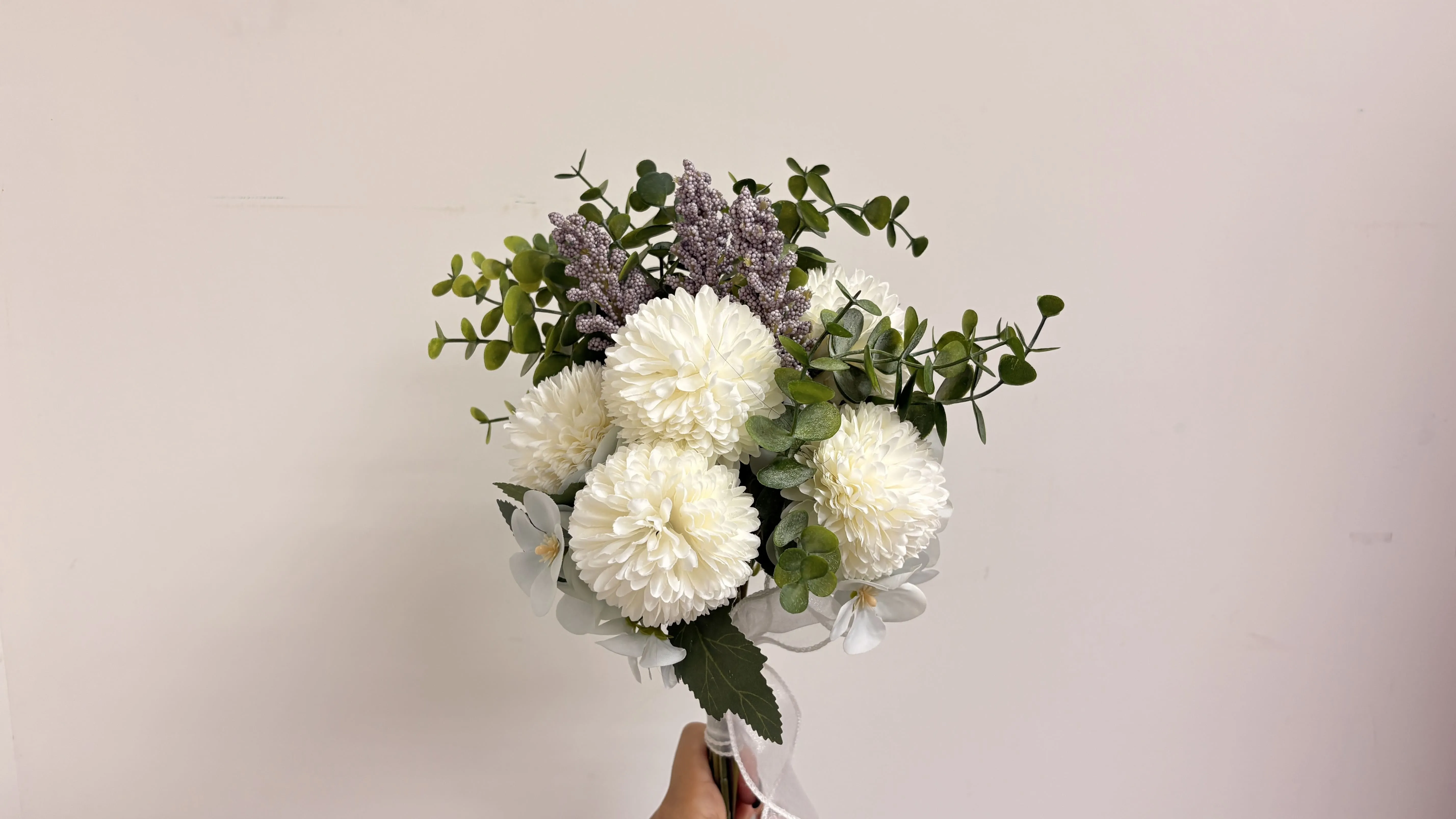 姊妹手捧絲花束 17